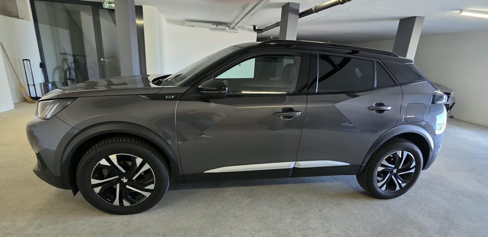 PEUGEOT 2008 PureTech 130 S&S EAT8 GT 5d-image-4