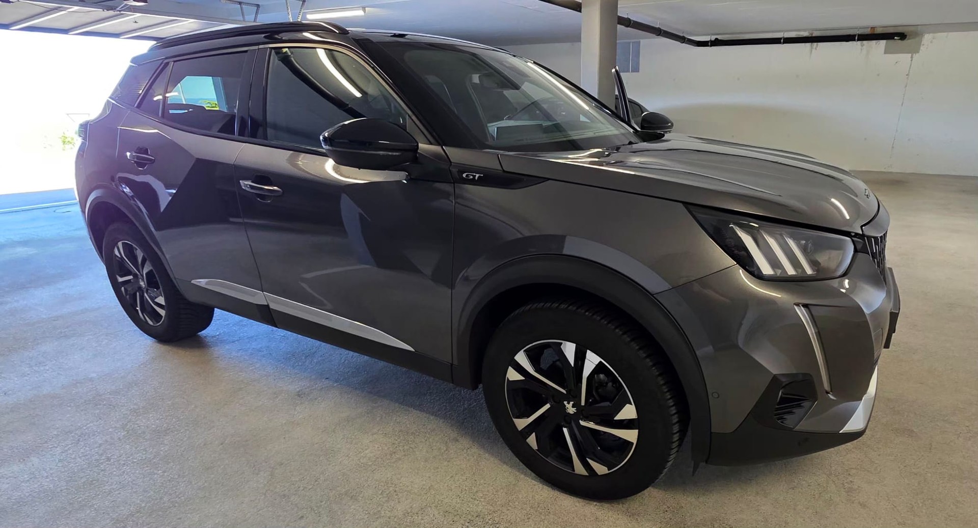 PEUGEOT 2008 PureTech 130 S&S EAT8 GT 5d-image-1