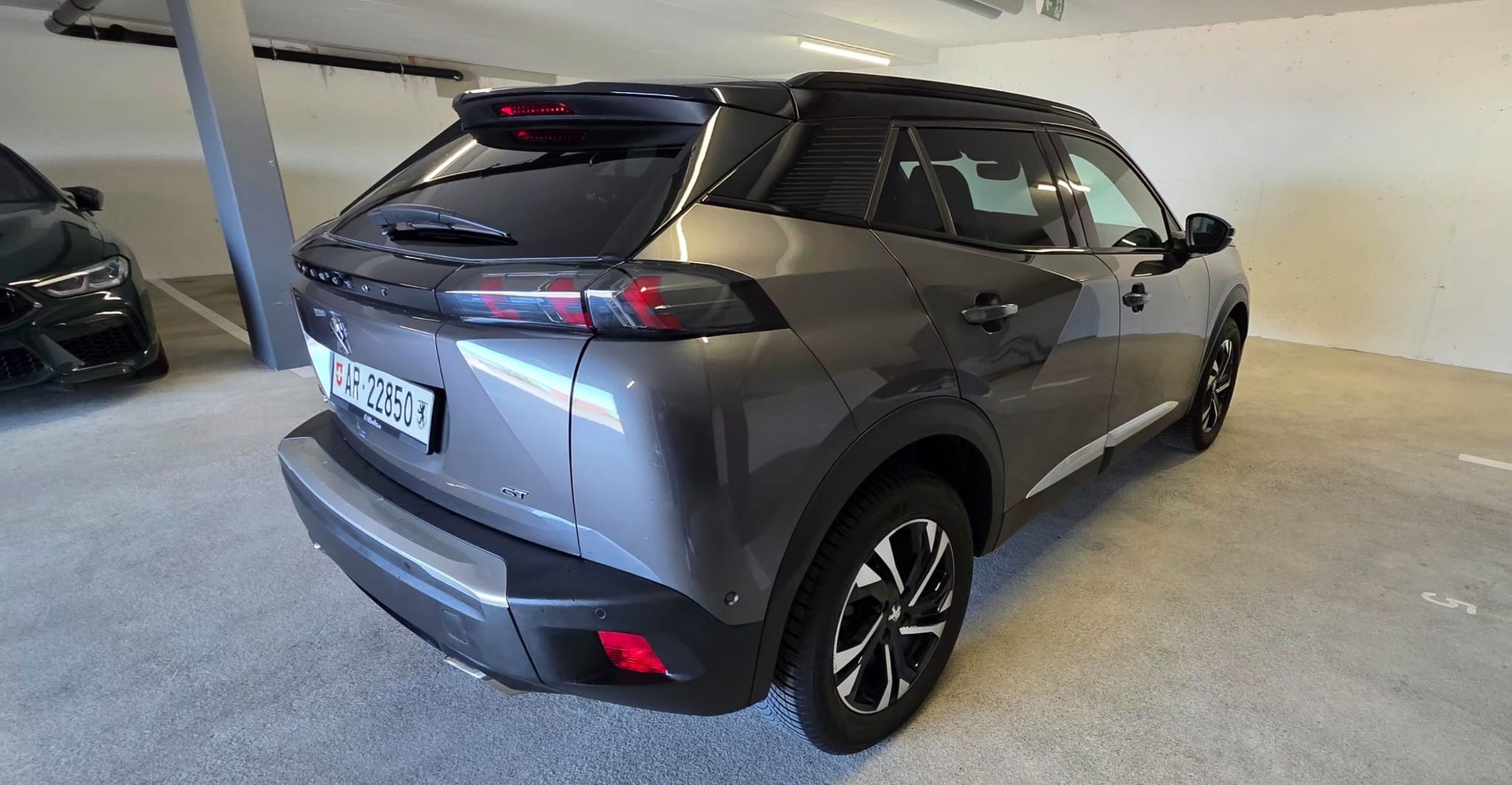 PEUGEOT 2008 PureTech 130 S&S EAT8 GT 5d-image-2