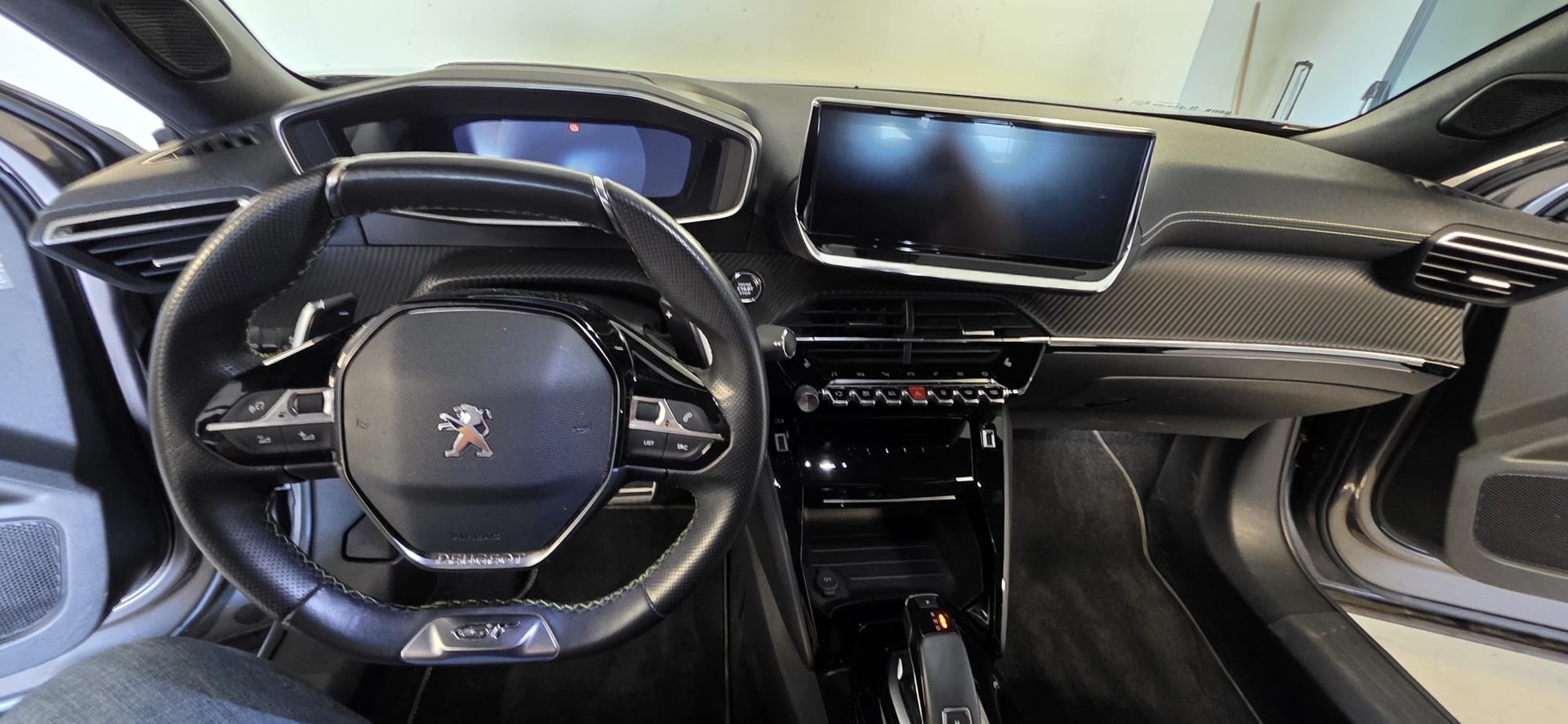 PEUGEOT 2008 PureTech 130 S&S EAT8 GT 5d-image-11