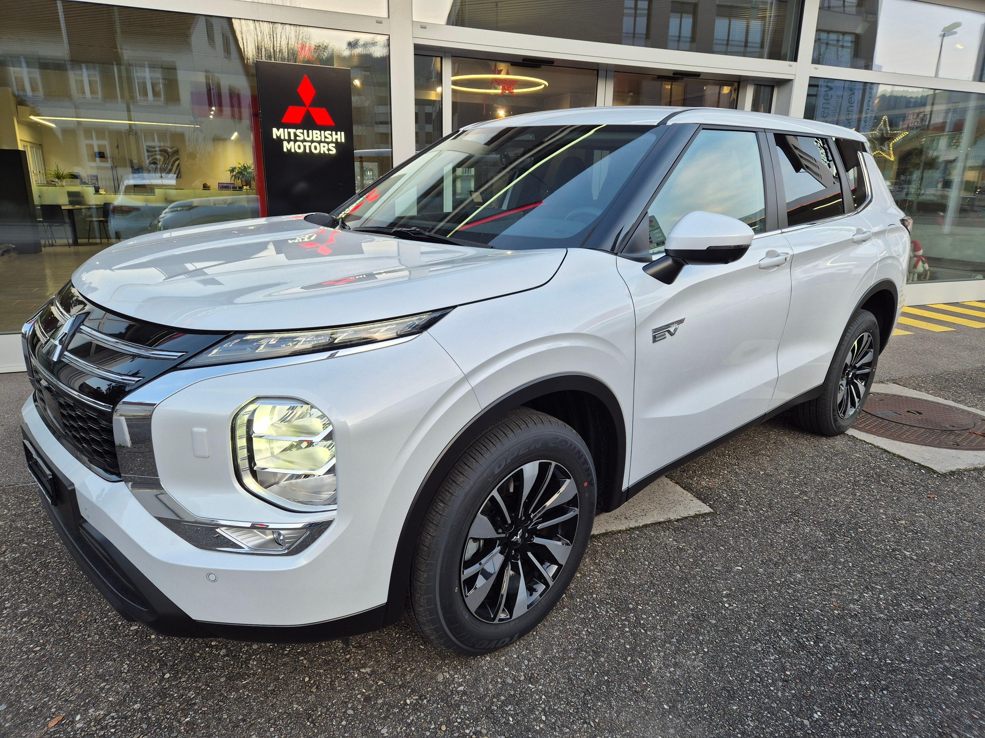 MITSUBISHI Outlander 2.4 PHEV Invite 4x4 MEGAAKTION