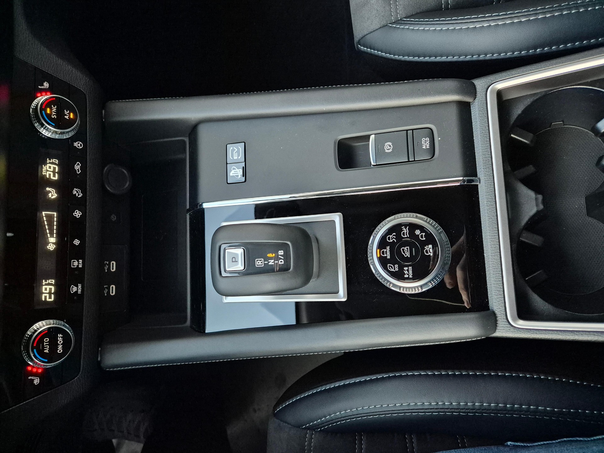 MITSUBISHI Outlander 2.4 PHEV Invite 4x4 MEGAAKTION-image-4