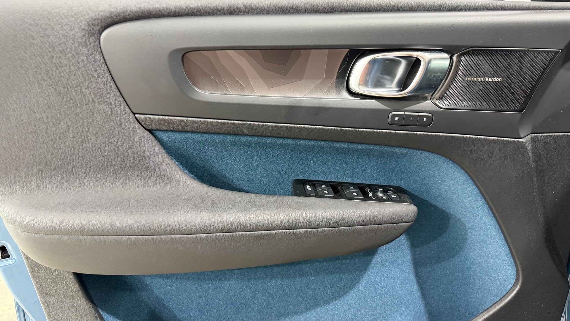 VOLVO C40 P8 Twin Recharge AWD-image-8