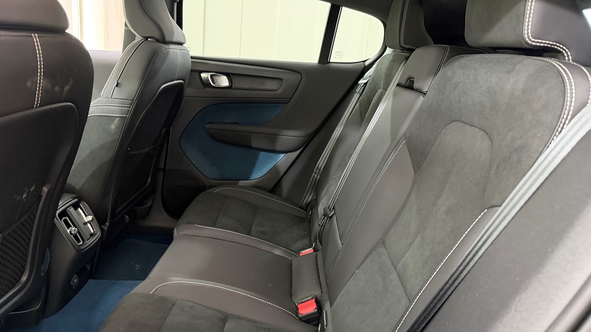 VOLVO C40 P8 Twin Recharge AWD-image-3