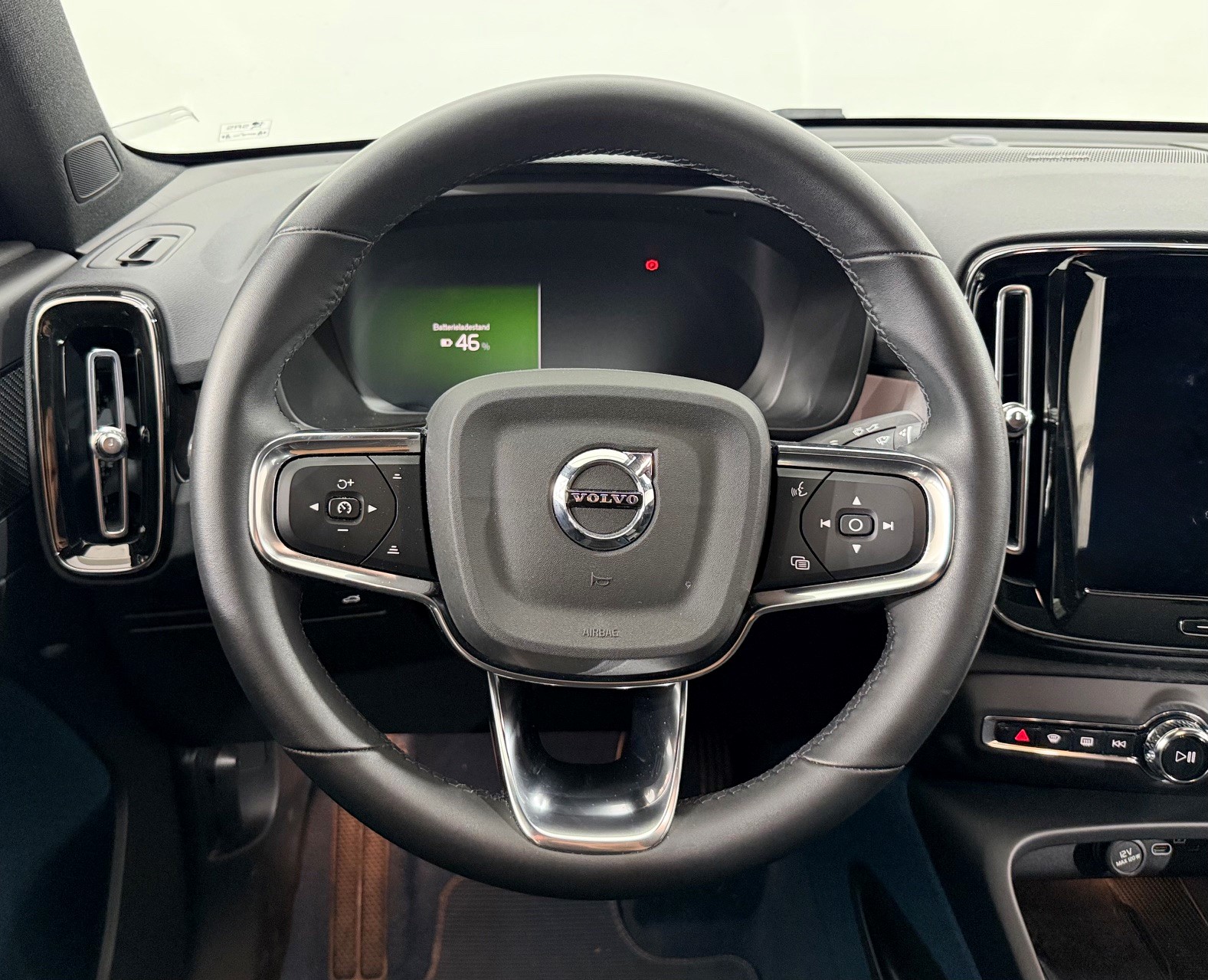 VOLVO C40 P8 Twin Recharge AWD-image-6
