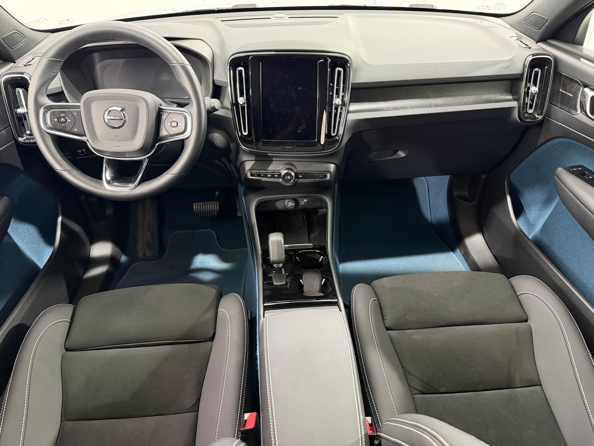 VOLVO C40 P8 Twin Recharge AWD-image-4