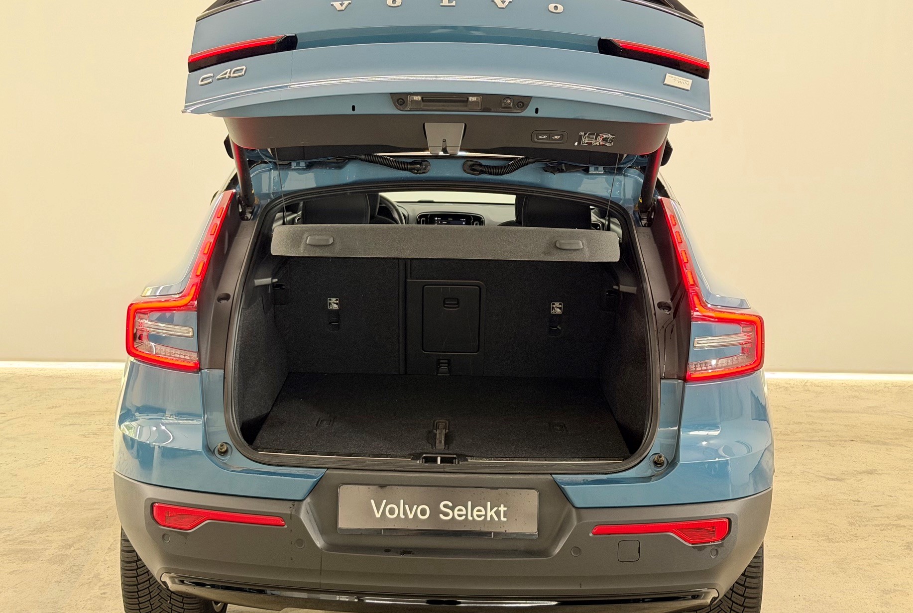 VOLVO C40 P8 Twin Recharge AWD-image-8