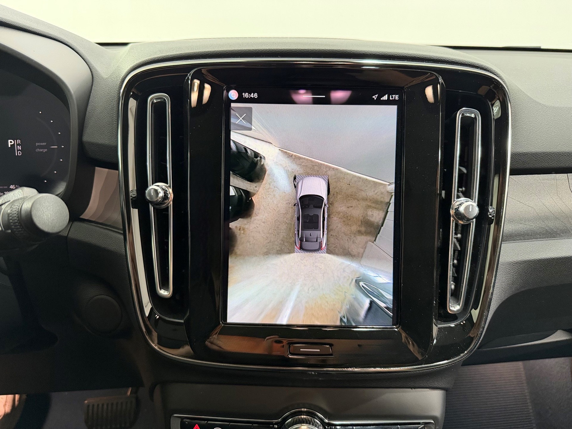 VOLVO C40 P8 Twin Recharge AWD-image-7