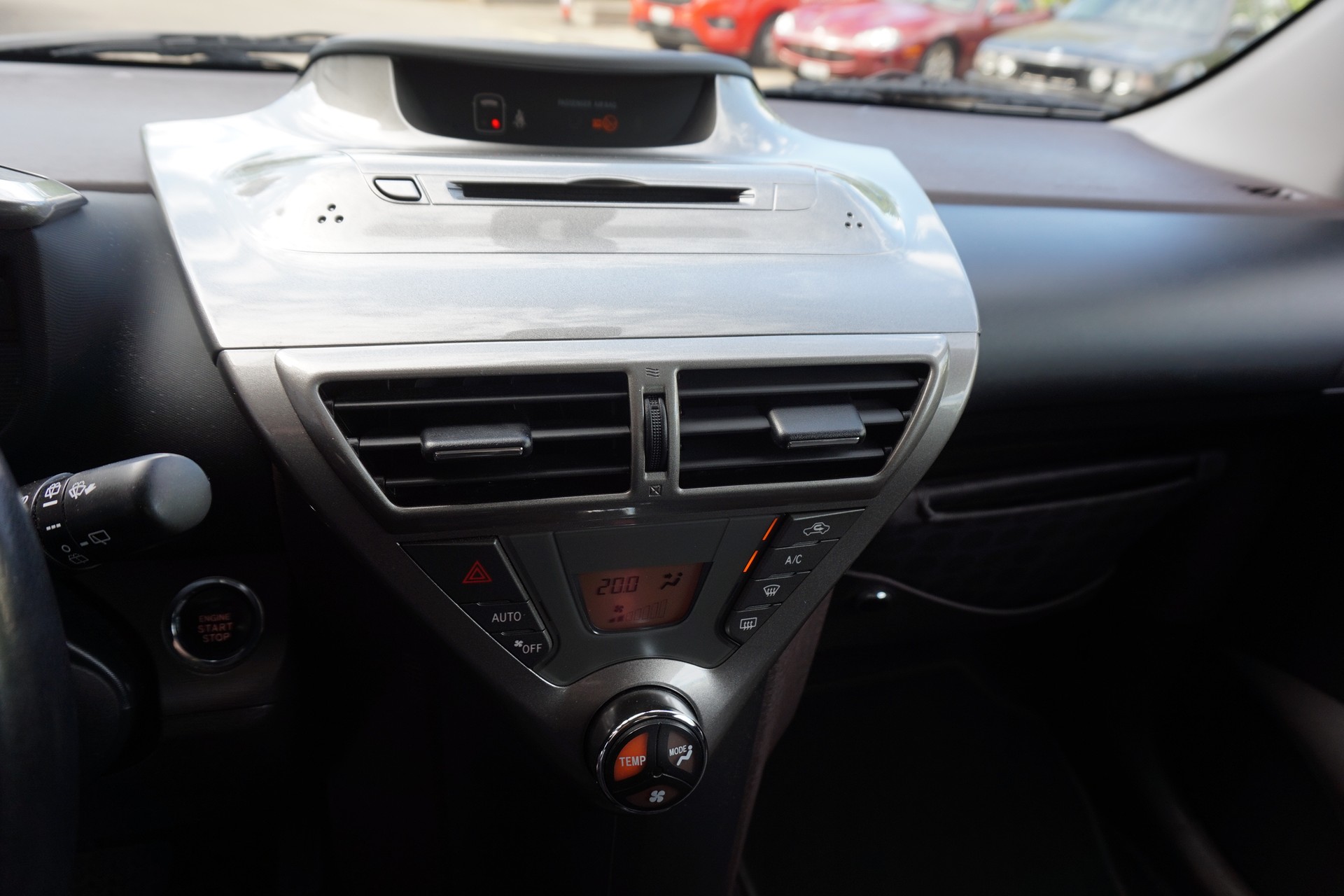 TOYOTA iQ 1.0 VVT-i Multidrive-image-6