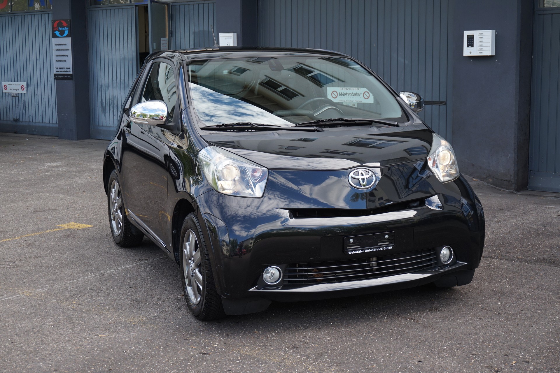 TOYOTA iQ 1.0 VVT-i Multidrive-image-1
