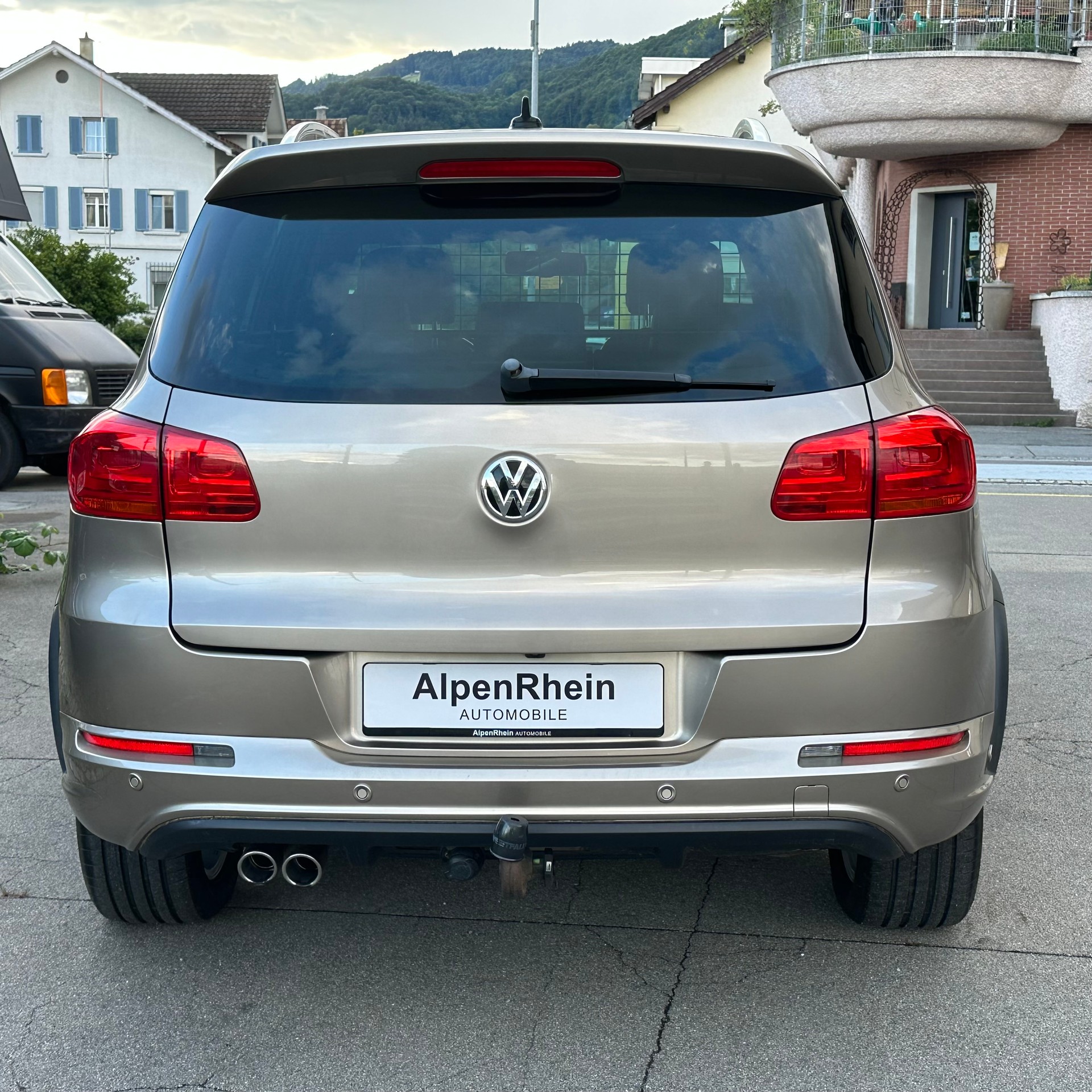 VW Tiguan 2.0 TDI BMT Cup R-Line 4Motion DSG-image-3