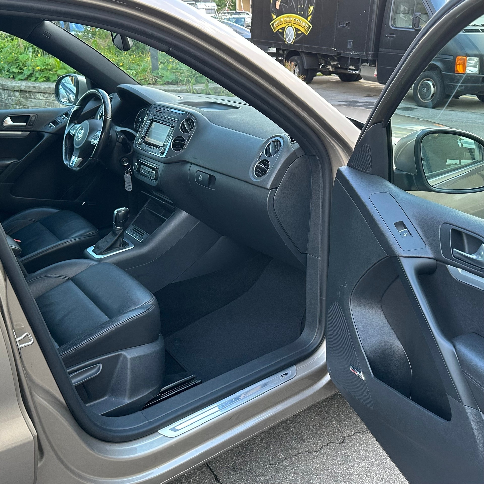 VW Tiguan 2.0 TDI BMT Cup R-Line 4Motion DSG-image-12