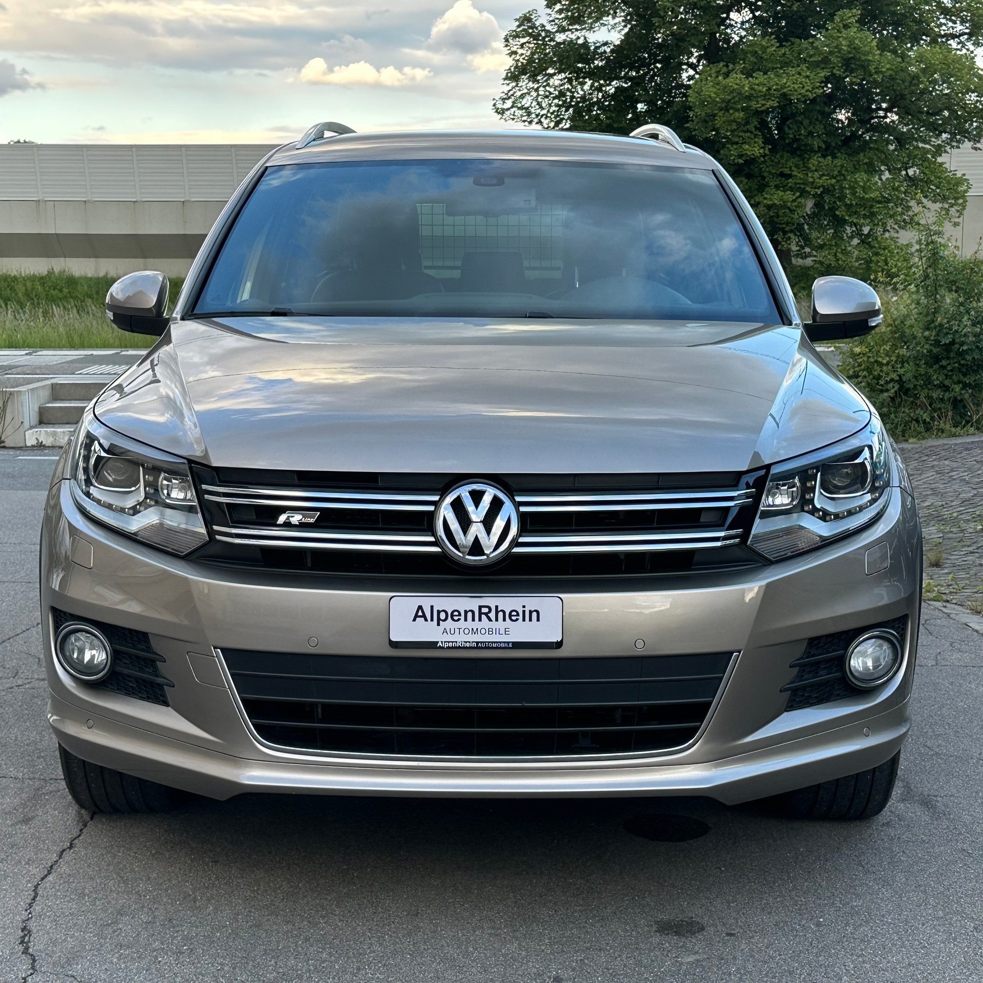 VW Tiguan 2.0 TDI BMT Cup R-Line 4Motion DSG-image-6