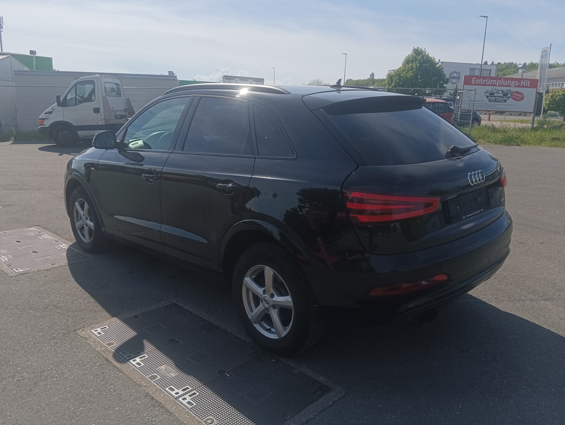 AUDI Q3 2.0 TFSI quattro S-tronic-image-3