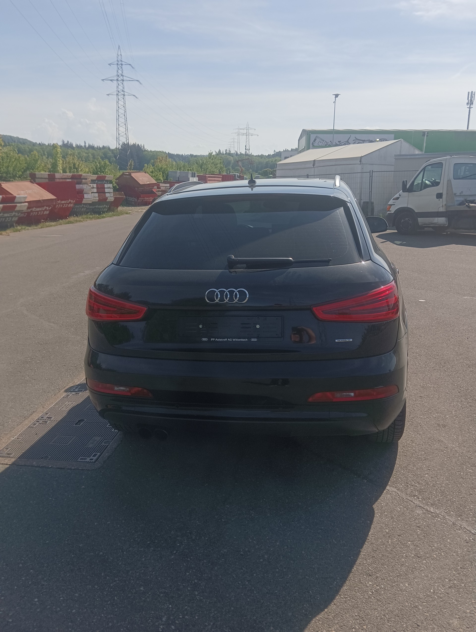 AUDI Q3 2.0 TFSI quattro S-tronic-image-4