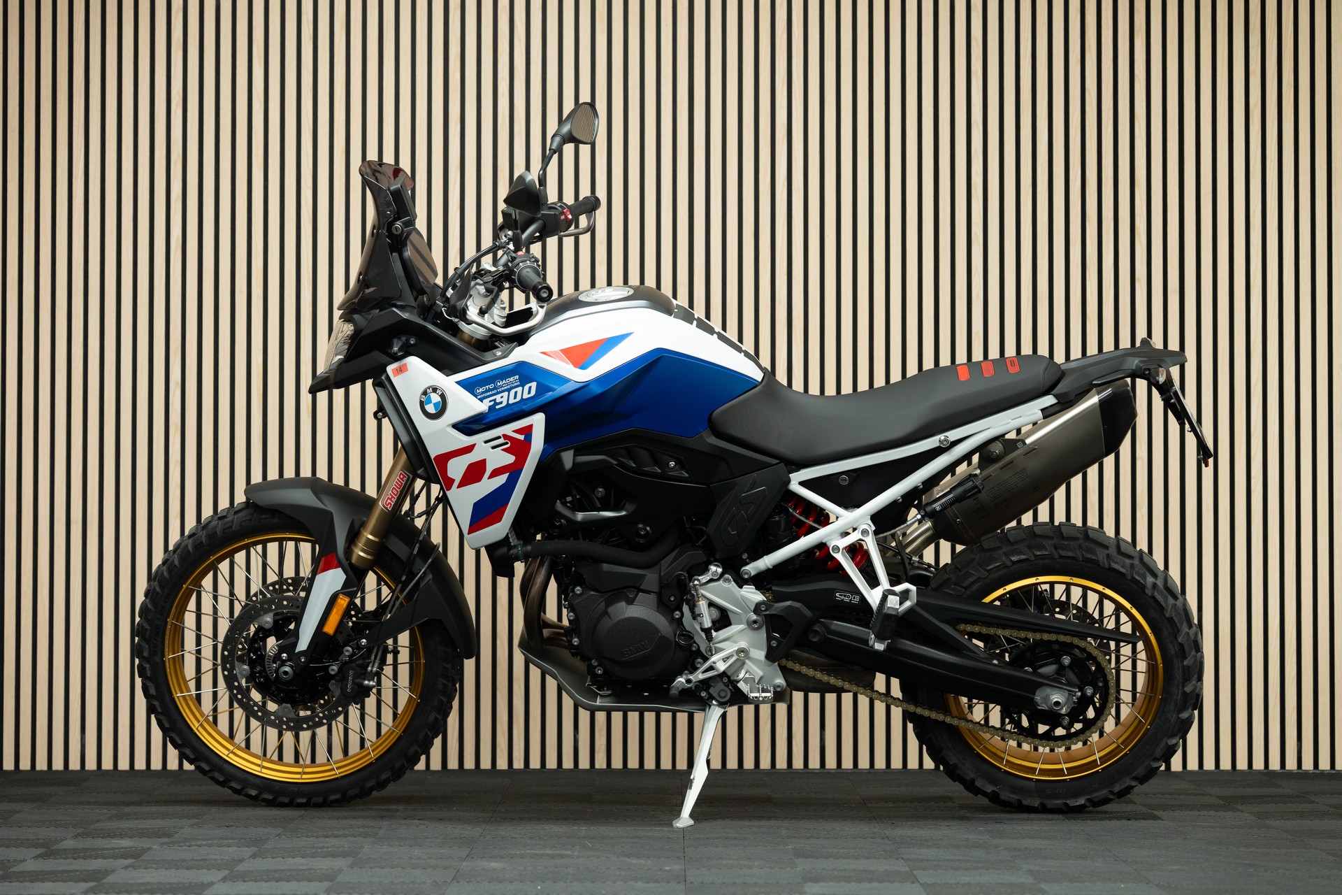 BMW F 900 GS mit Enduro-Paket PRO-showroom-element-1