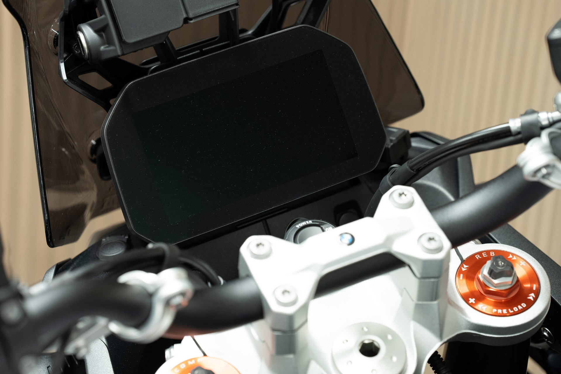 BMW F 900 GS mit Enduro-Paket PRO-showroom-element-2