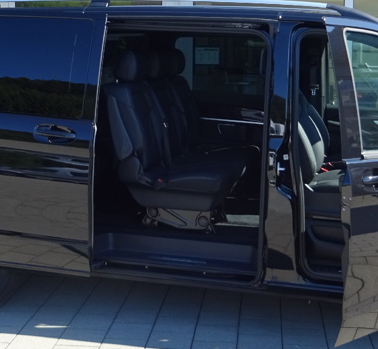 MERCEDES-BENZ V 300 d Swiss Ed. extr.lg. 4m-image-1
