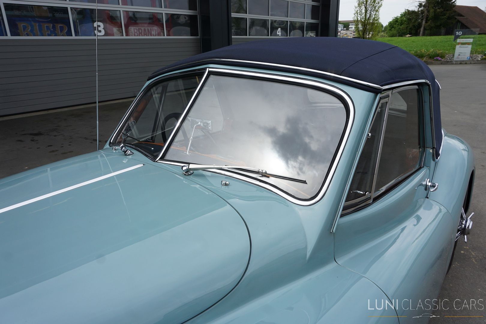 JAGUAR XK140 Drophead Coupé-image-12