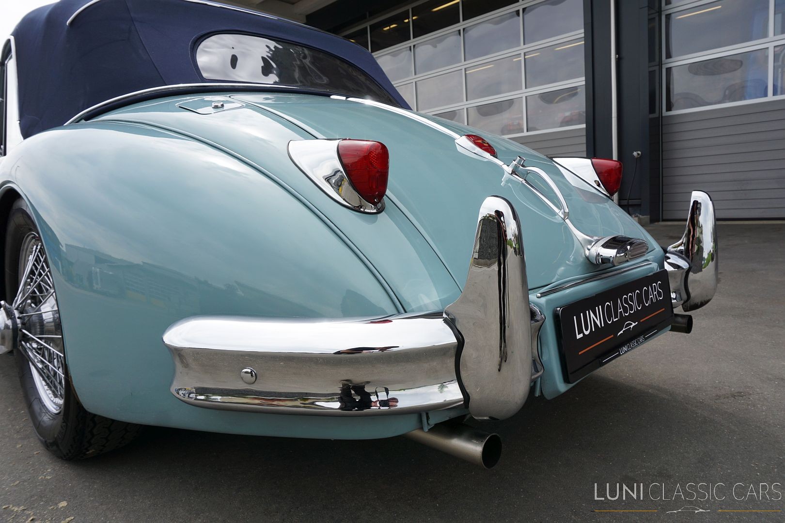JAGUAR XK140 Drophead Coupé-image-14