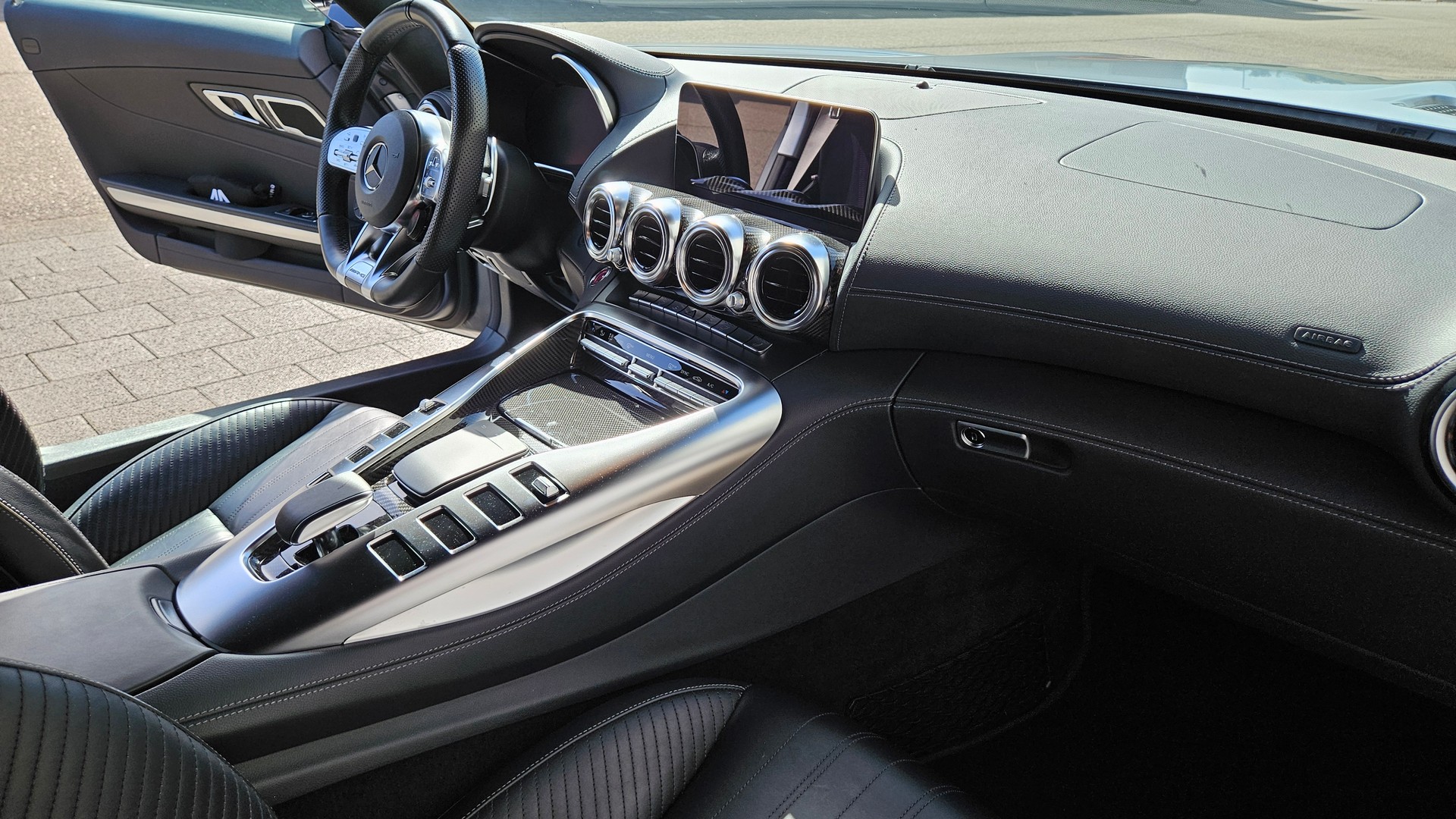 MERCEDES-BENZ AMG GT-image-11
