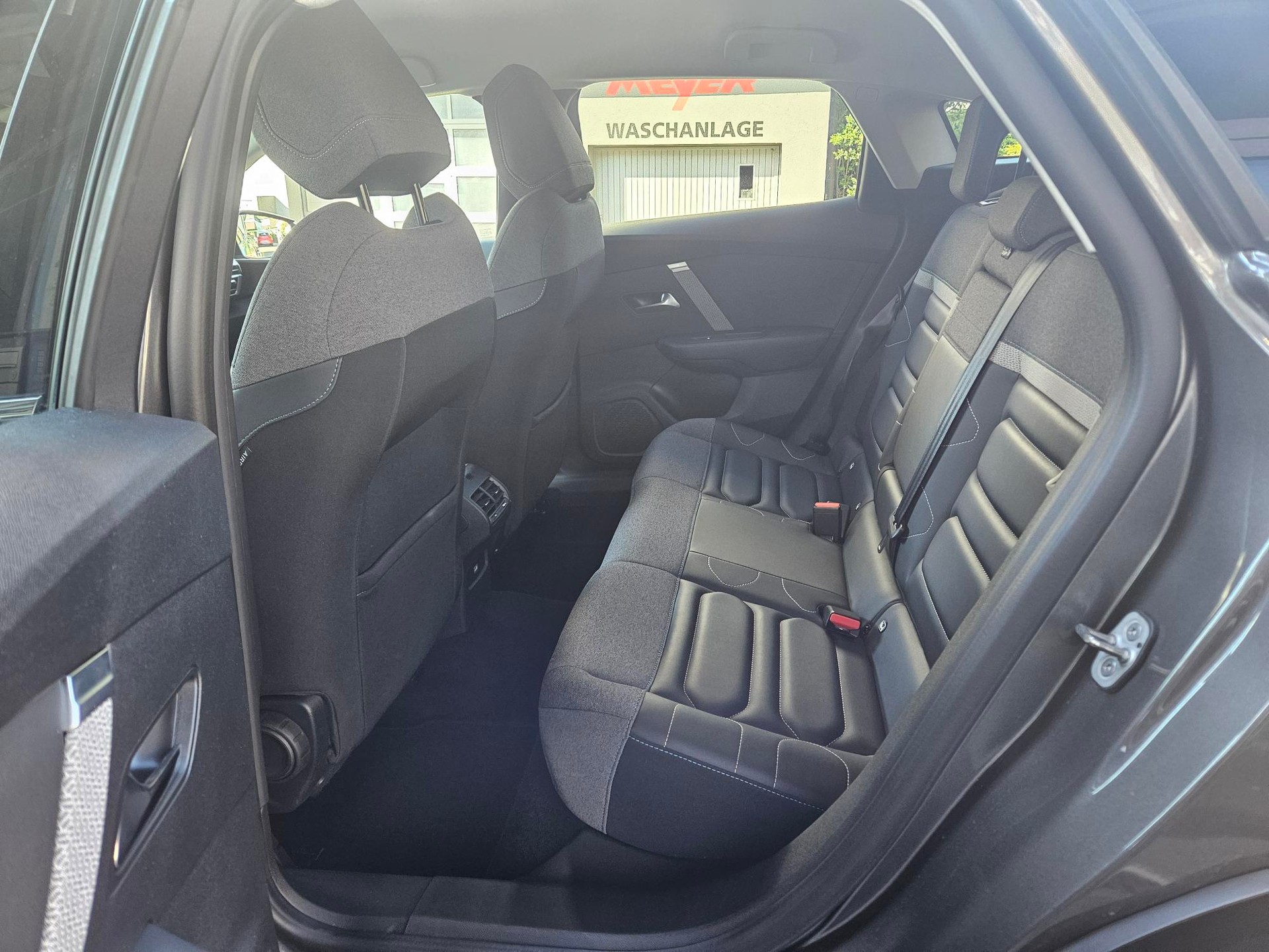 CITROEN C4 1.2 PureTech Shine-image-8