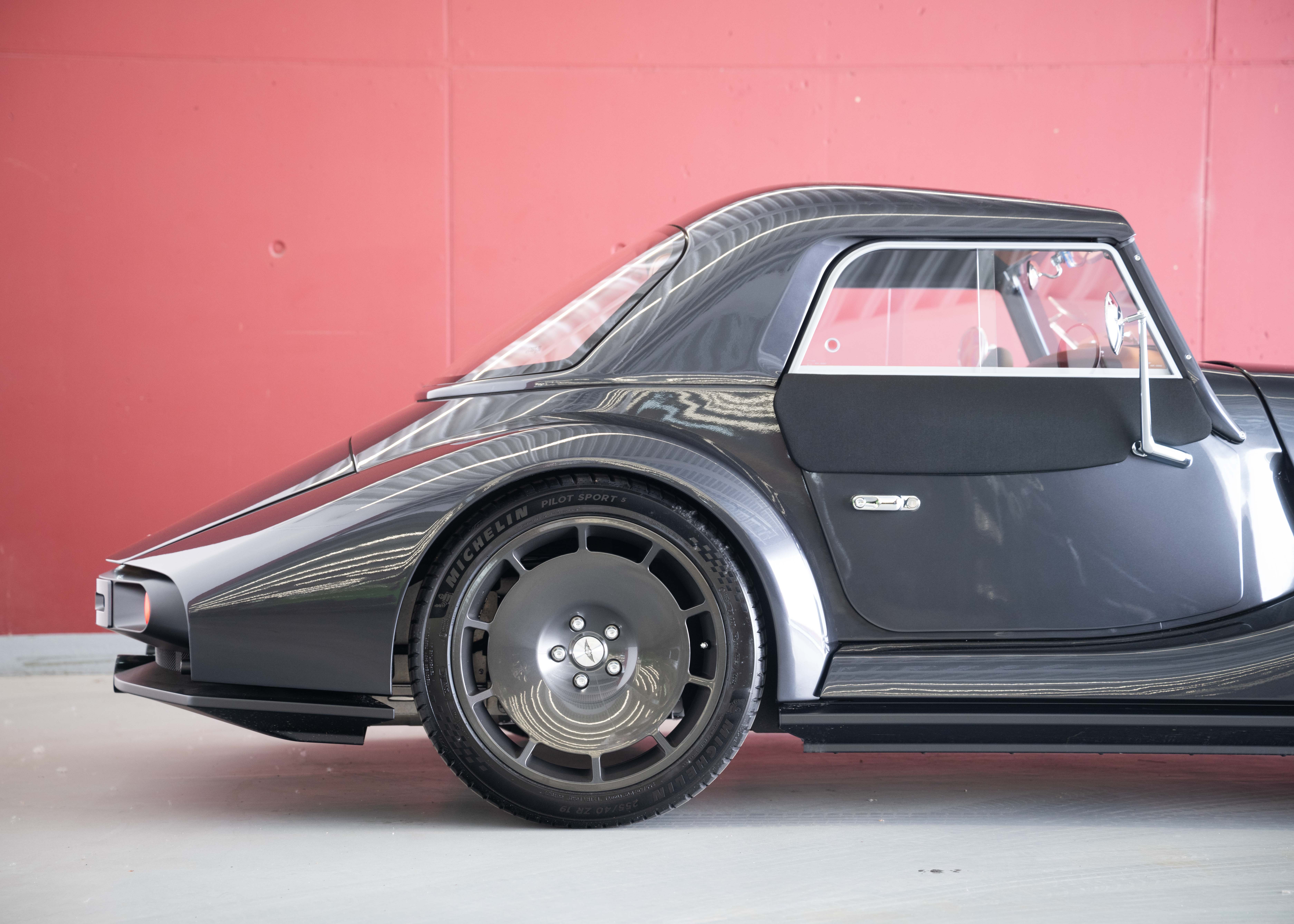 Image MORGAN PLUS-SIX Supersport 3.0 Bespoke (Swiss new car, Dark Silver metallic paint, 30-month factory warranty)