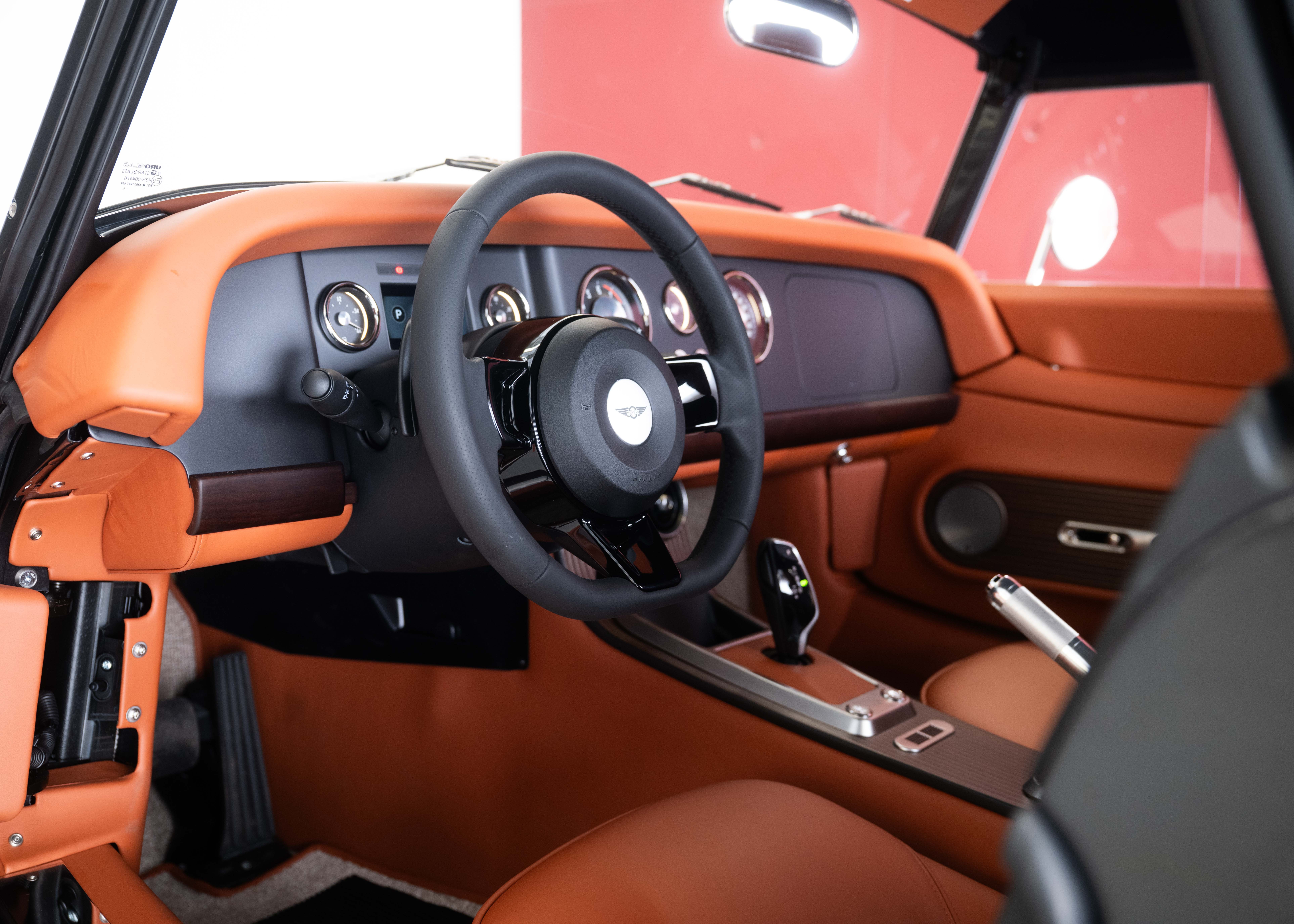 Image MORGAN PLUS-SIX Supersport 3.0 Bespoke (Swiss new car, Dark Silver metallic paint, 30-month factory warranty)