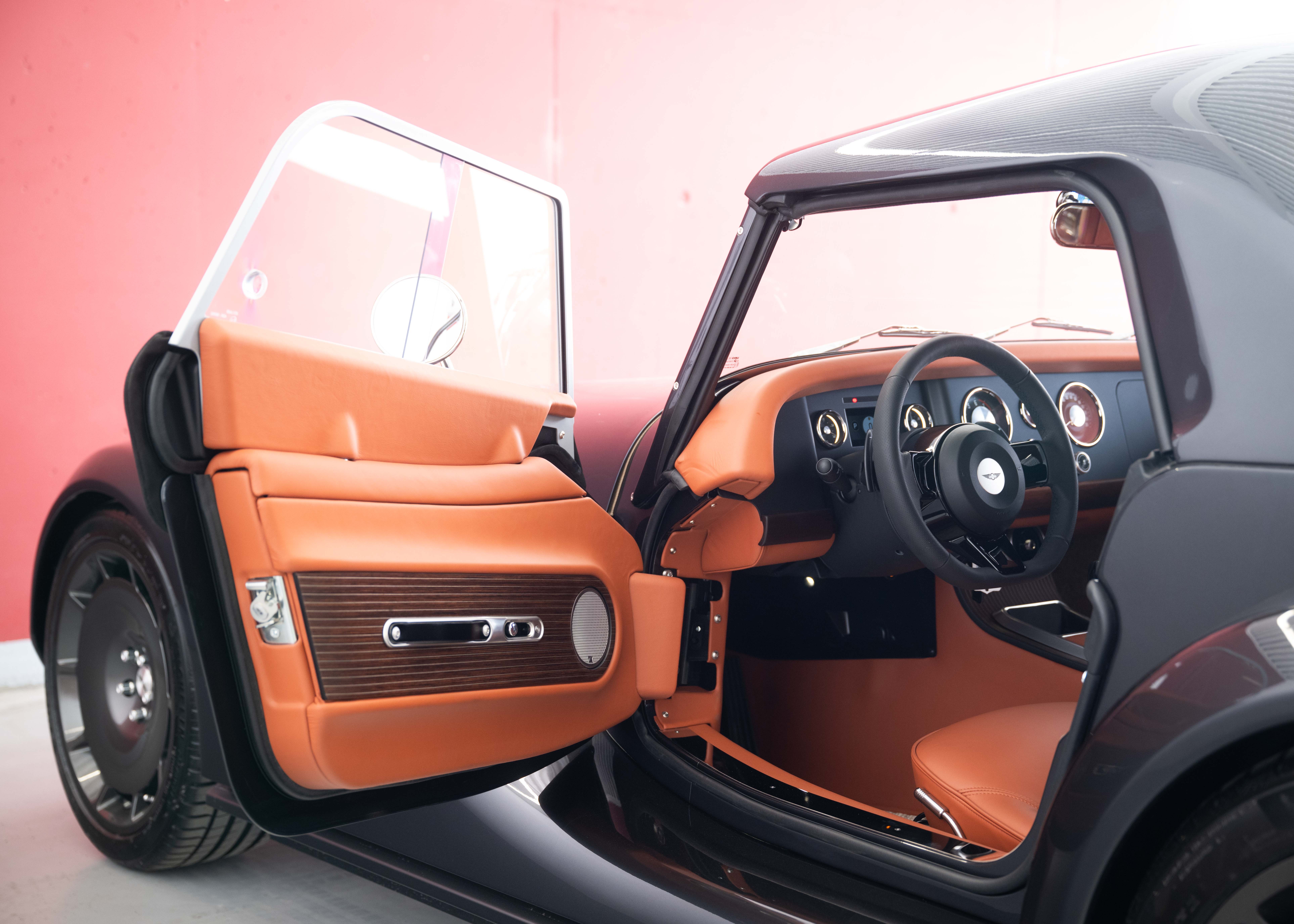 Image MORGAN PLUS-SIX Supersport 3.0 Bespoke (Swiss new car, Dark Silver metallic paint, 30-month factory warranty)