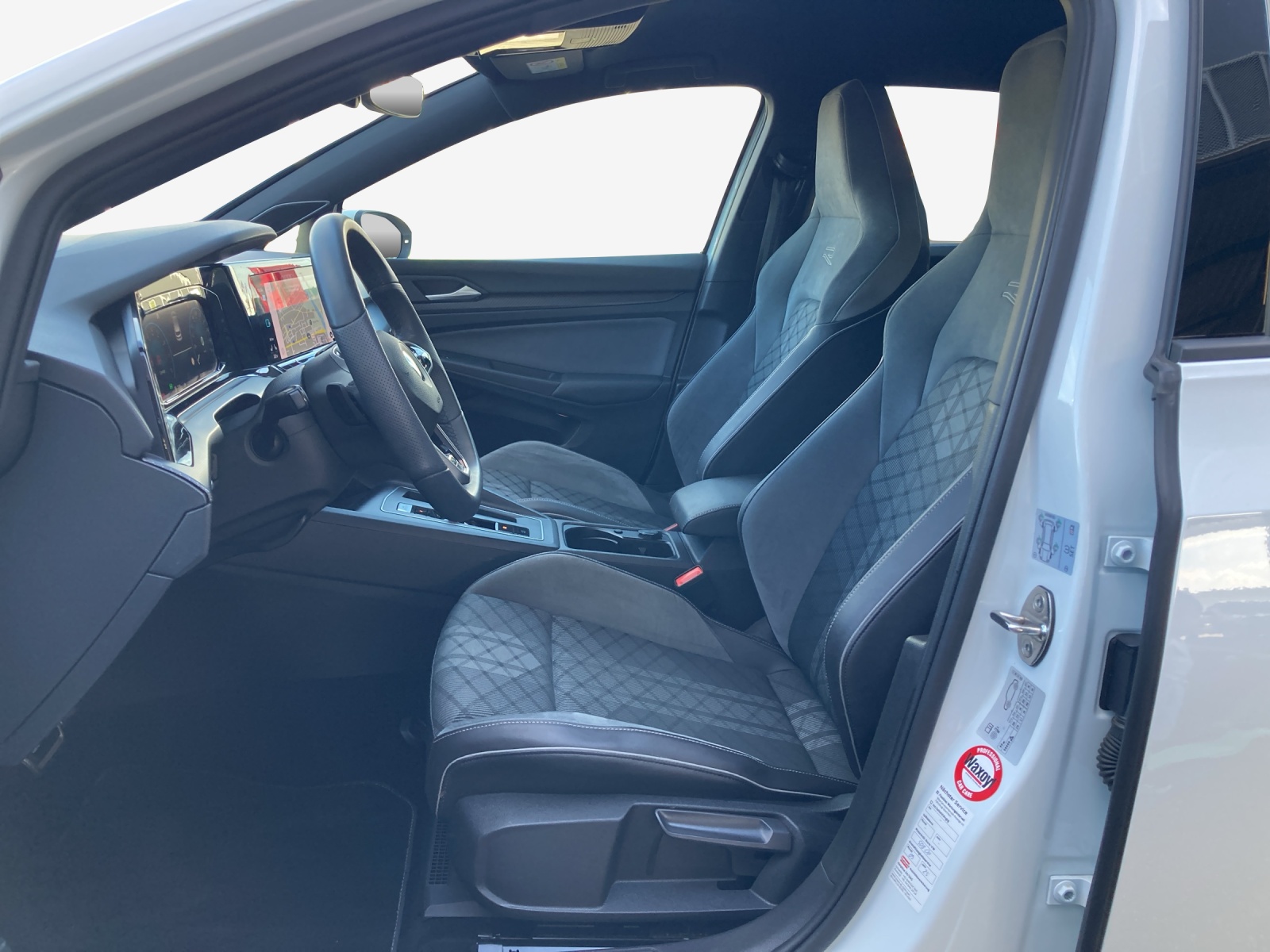 VW Golf 1.5 eTSI mHEV ACT R-Line DSG-image-7