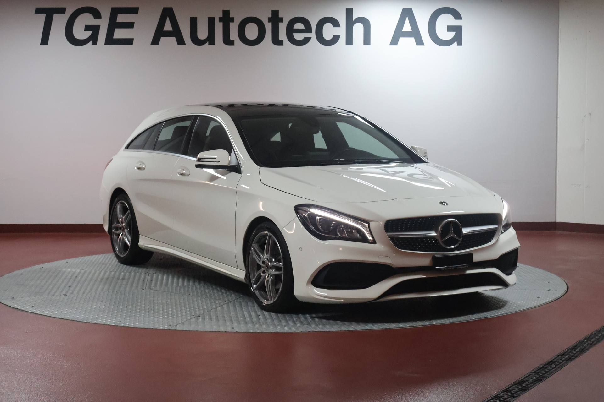 MERCEDES-BENZ CLA Shooting Brake 200 d AMG Line 4Matic 7G-DCT-showroom-element-2