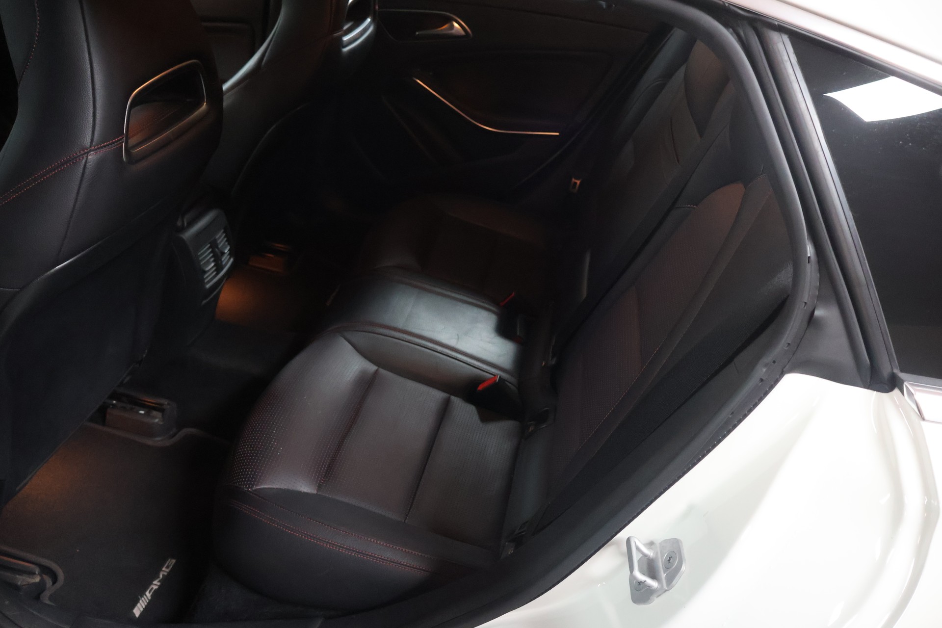 MERCEDES-BENZ CLA Shooting Brake 200 d AMG Line 4Matic 7G-DCT-image-15