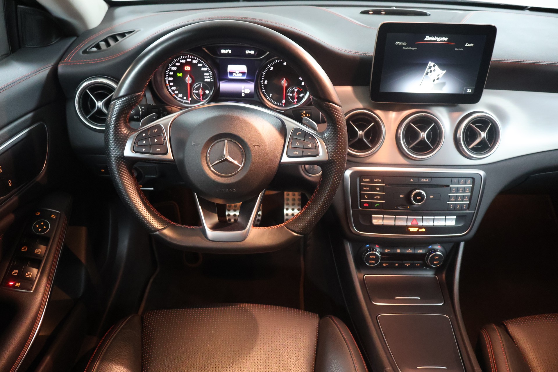 MERCEDES-BENZ CLA Shooting Brake 200 d AMG Line 4Matic 7G-DCT-image-8
