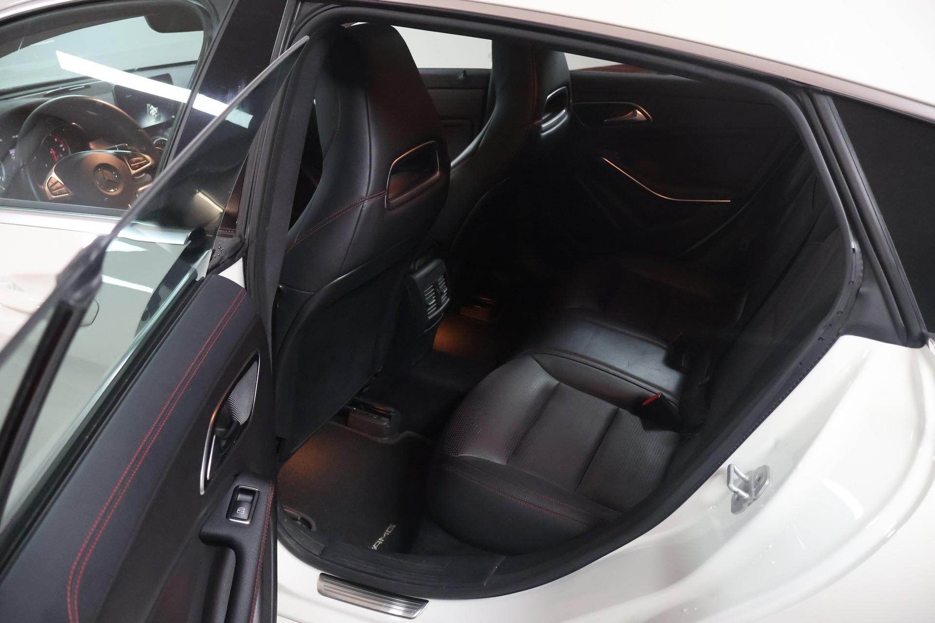 MERCEDES-BENZ CLA Shooting Brake 200 d AMG Line 4Matic 7G-DCT-image-13
