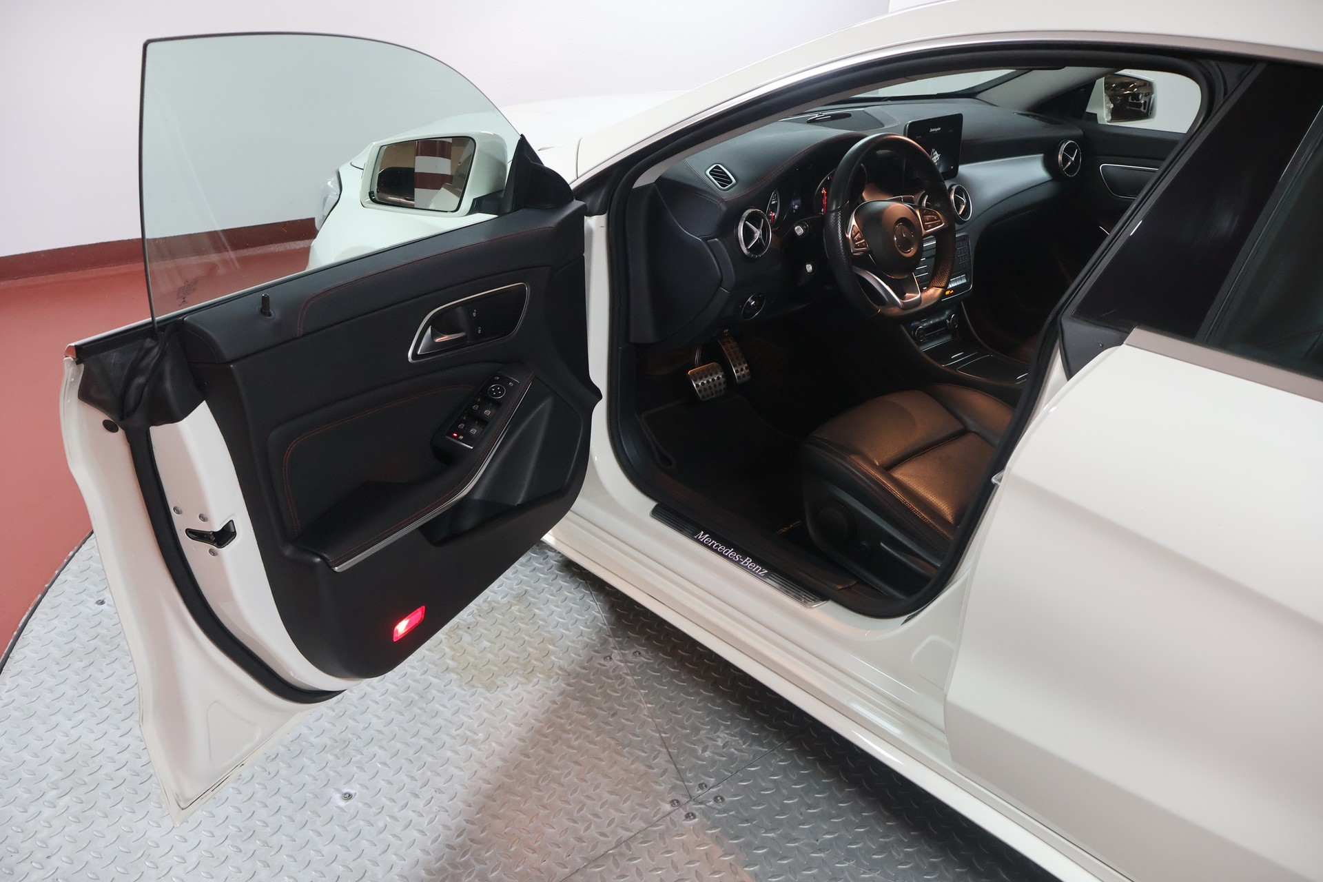 MERCEDES-BENZ CLA Shooting Brake 200 d AMG Line 4Matic 7G-DCT-image-4