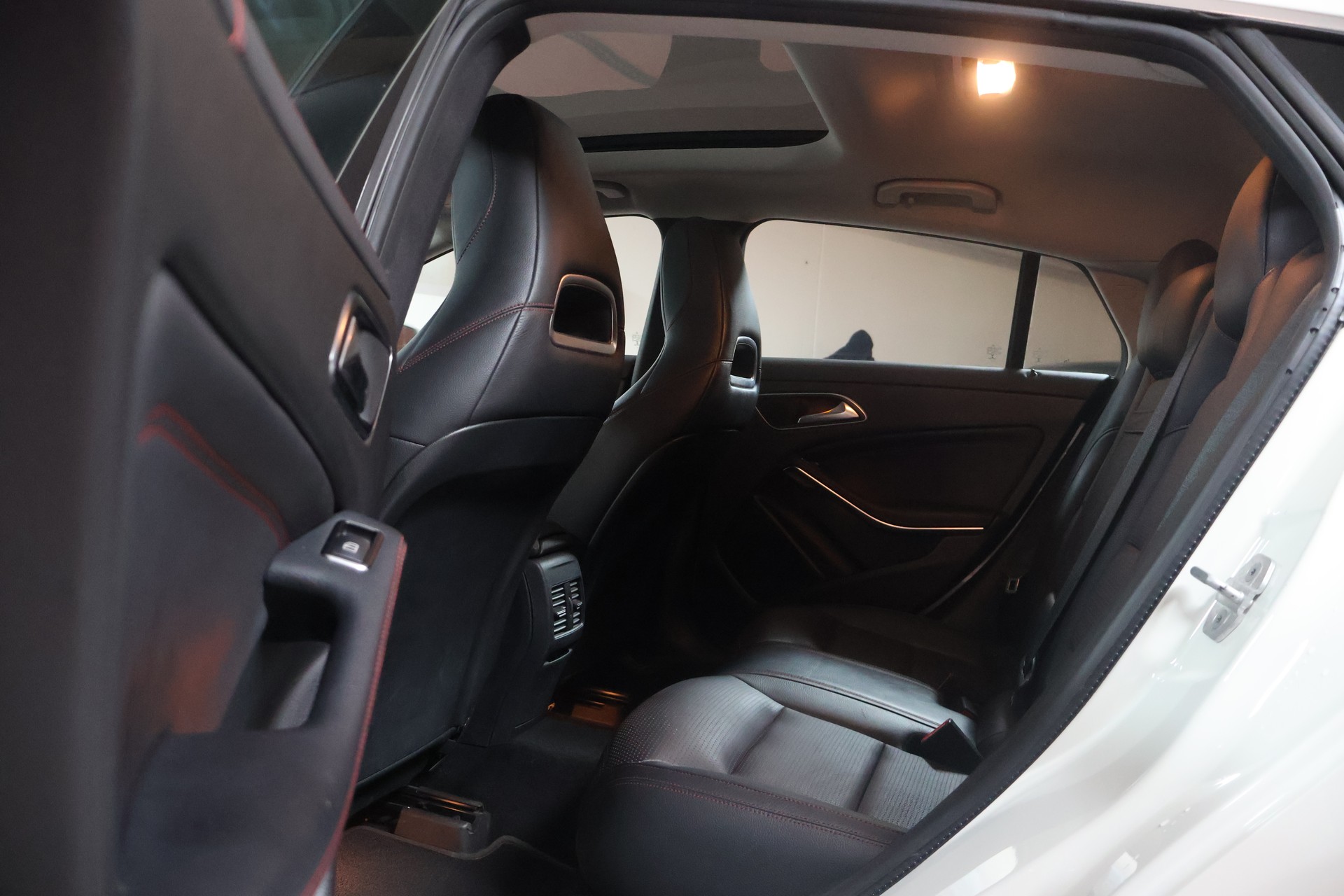 MERCEDES-BENZ CLA Shooting Brake 200 d AMG Line 4Matic 7G-DCT-image-14