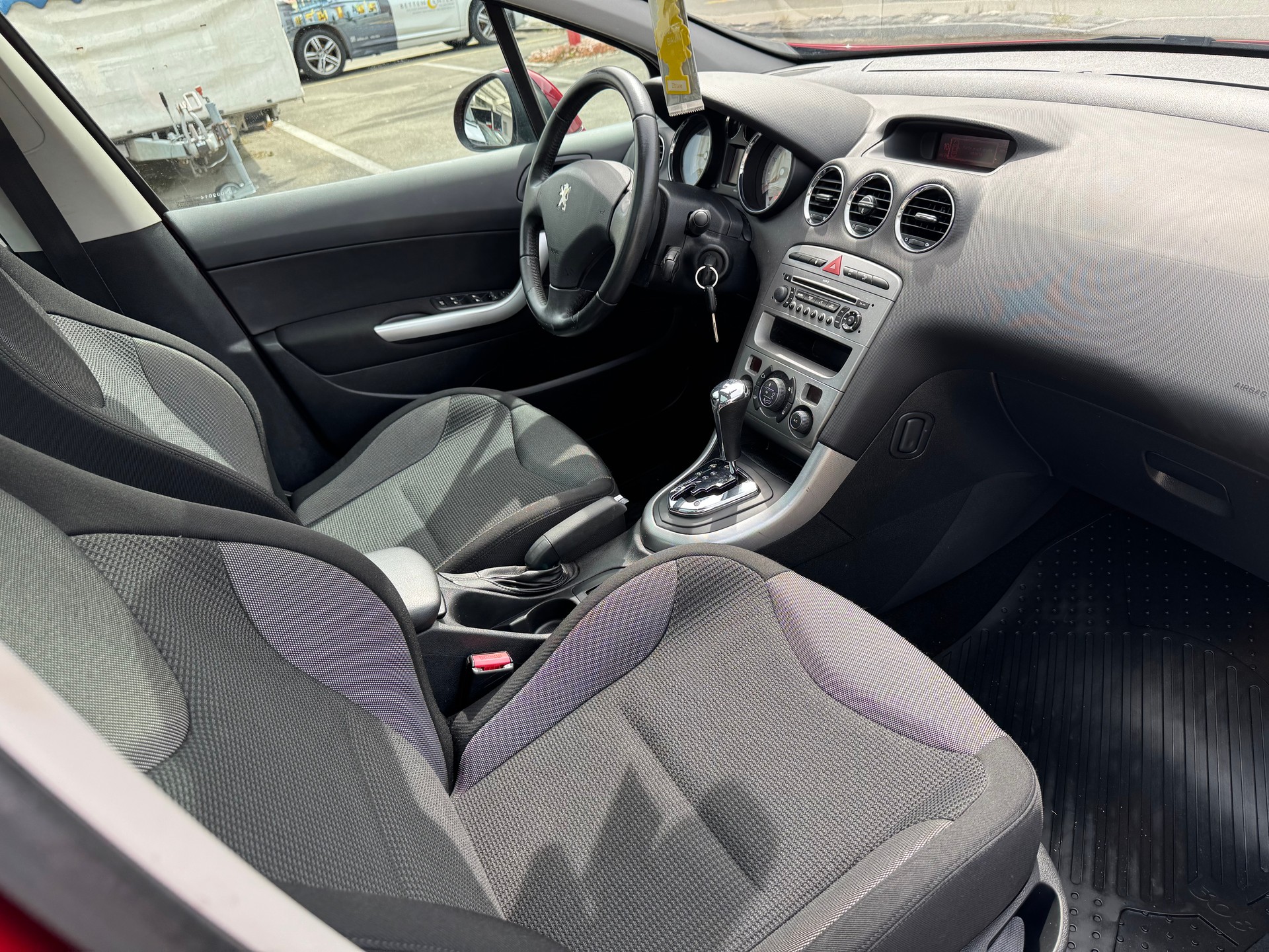 PEUGEOT 308 1.6 16V T Sport Pack Automatic-image-8