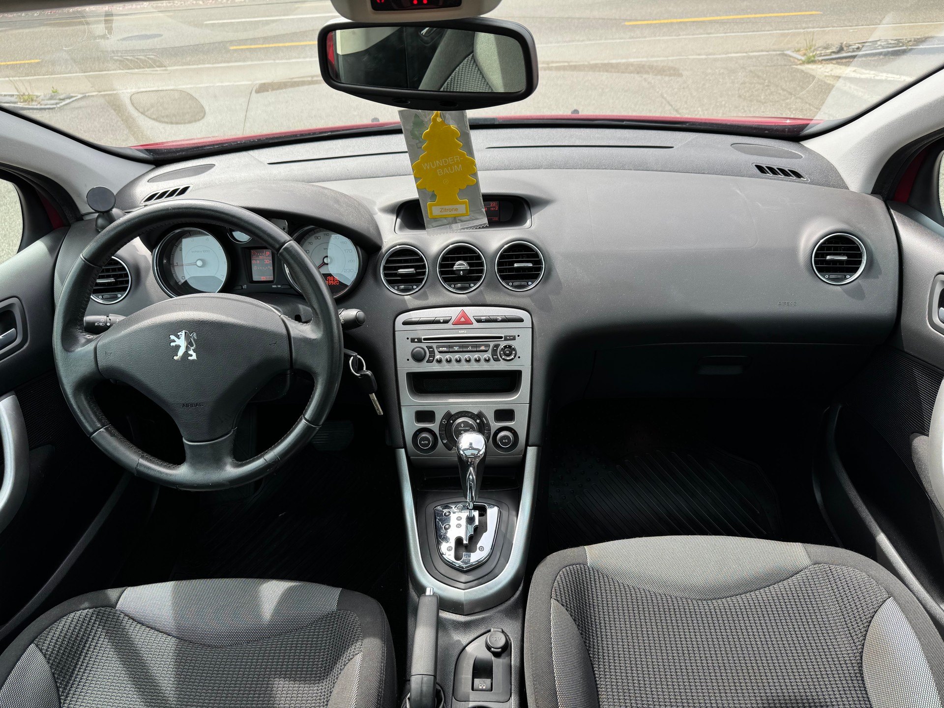 PEUGEOT 308 1.6 16V T Sport Pack Automatic-image-10