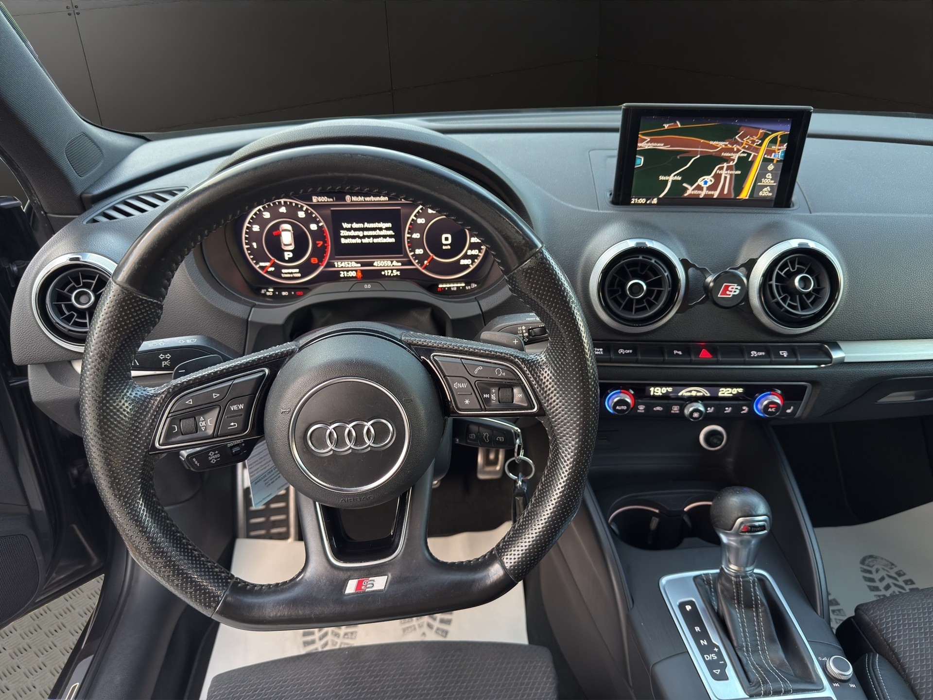AUDI A3 Sportback 1.4 TFSI S-Line-image-14