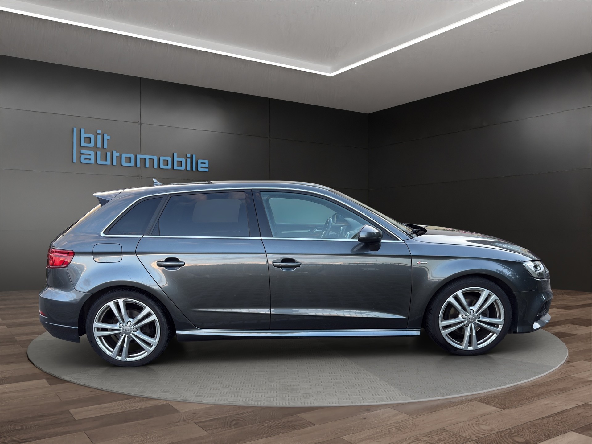 AUDI A3 Sportback 1.4 TFSI S-Line-image-8