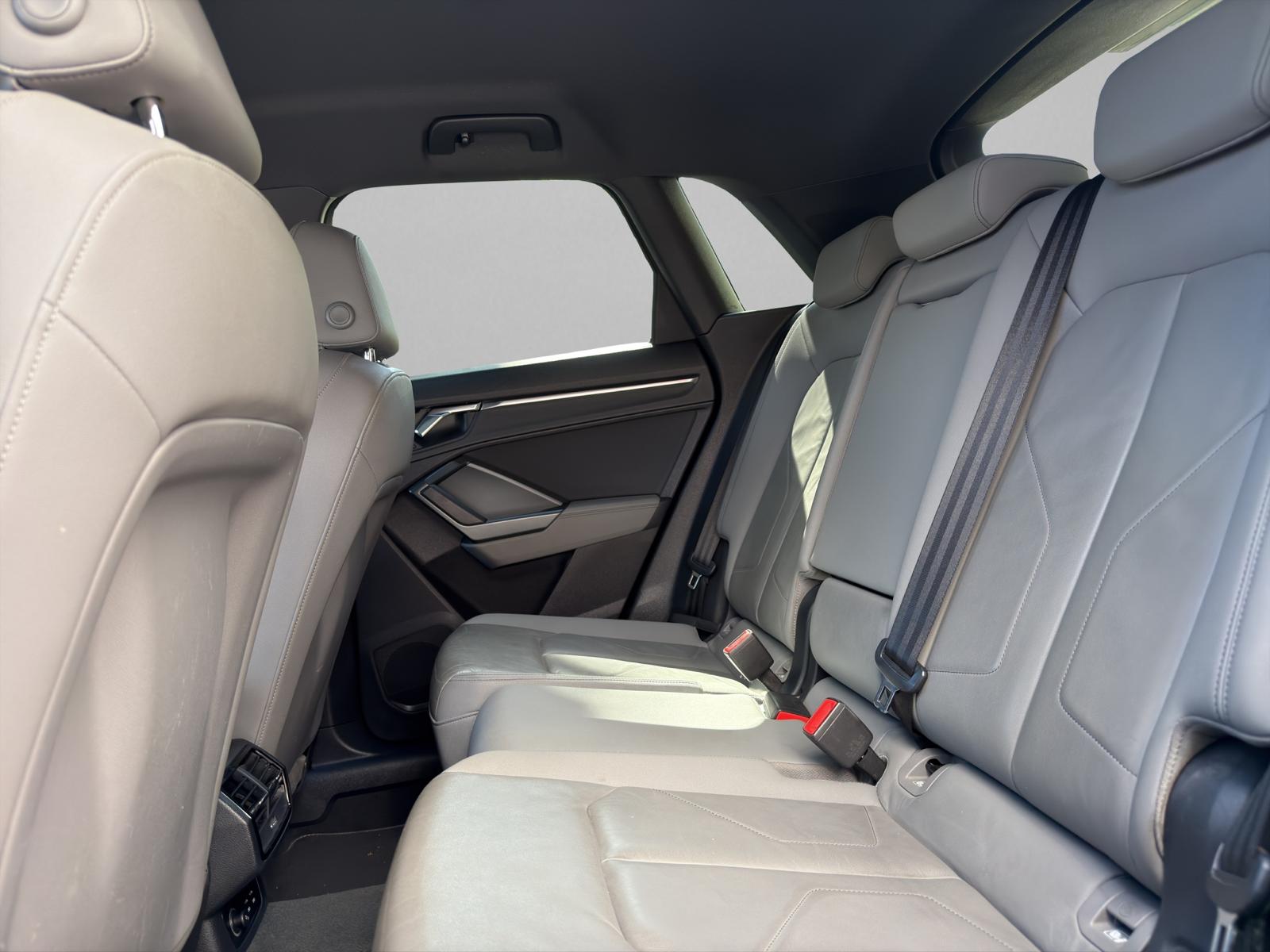 AUDI Q3 35 TFSI S line S-tronic-image-9