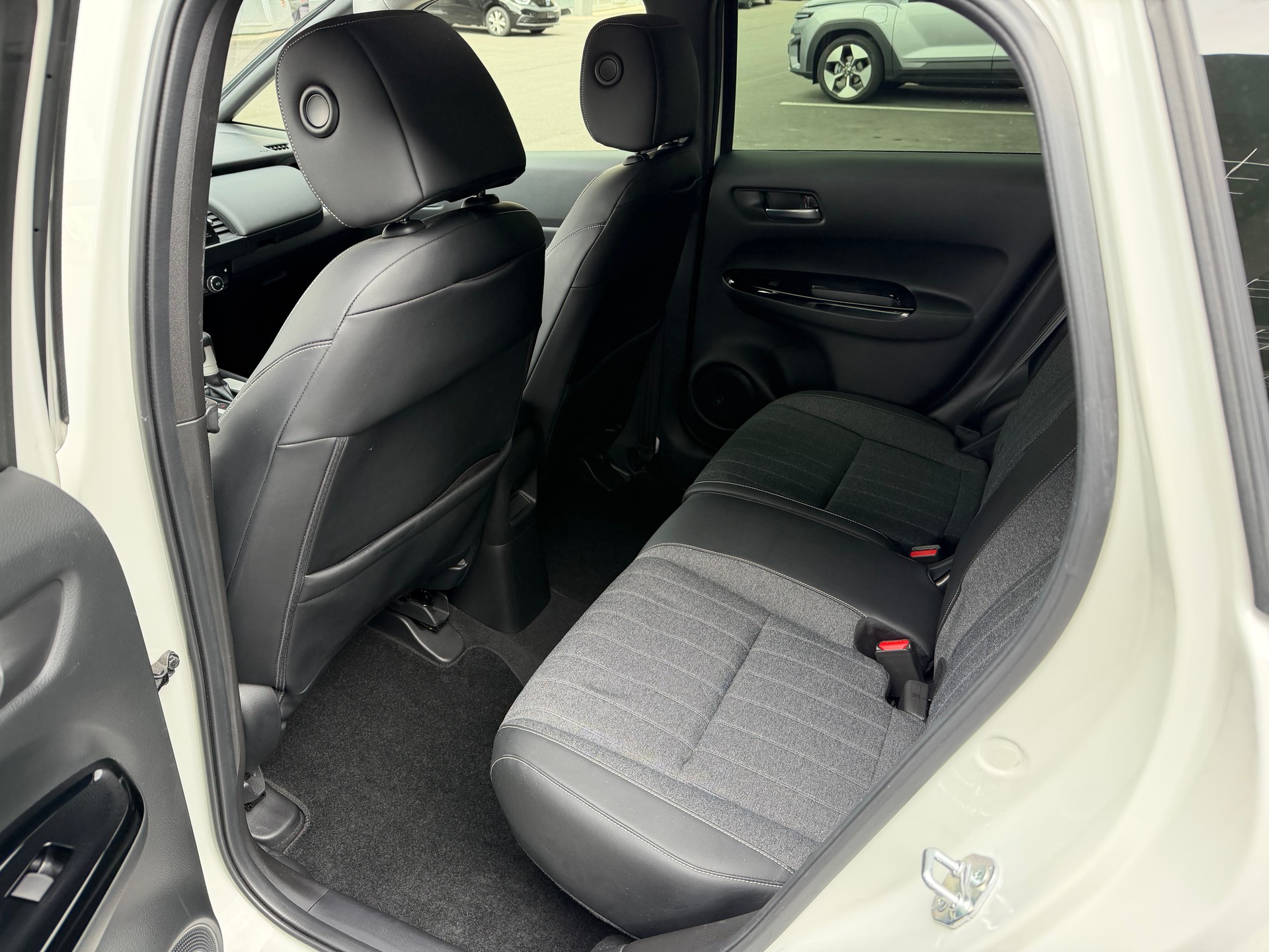 HONDA Jazz 1.5i-MMD Elegance E-CVT-image-9