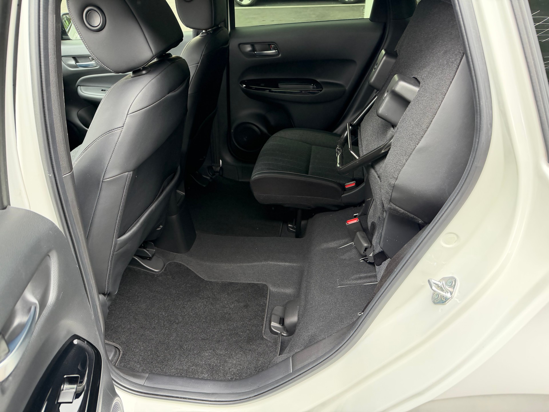 HONDA Jazz 1.5i-MMD Elegance E-CVT-image-10