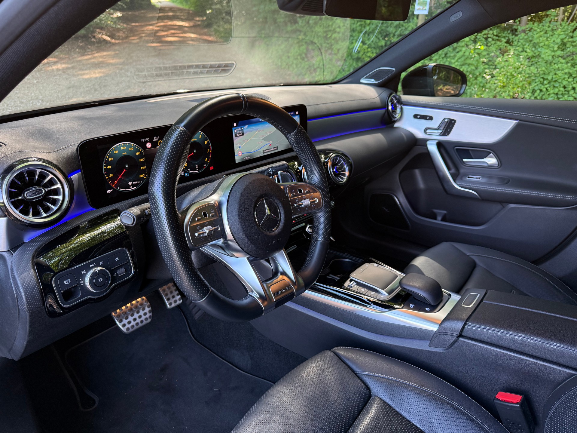 MERCEDES-BENZ A 35 AMG 4matic-image-4