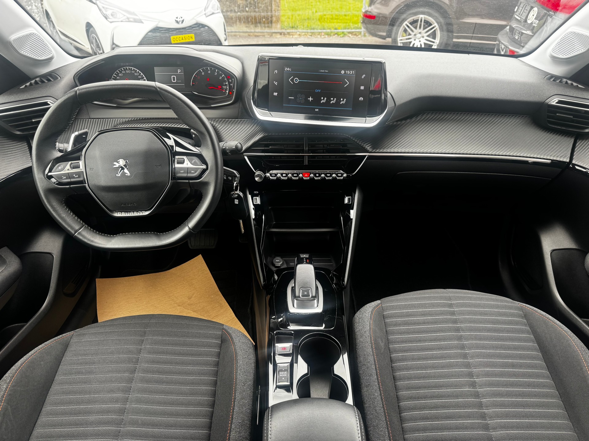 PEUGEOT 208 1.2 PureTech Active Pack EAT8-image-10