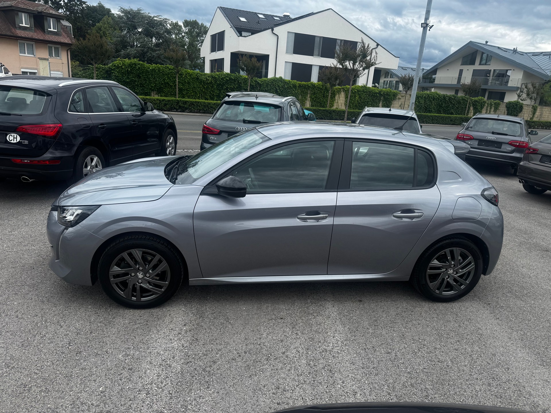 PEUGEOT 208 1.2 PureTech Active Pack EAT8-image-2