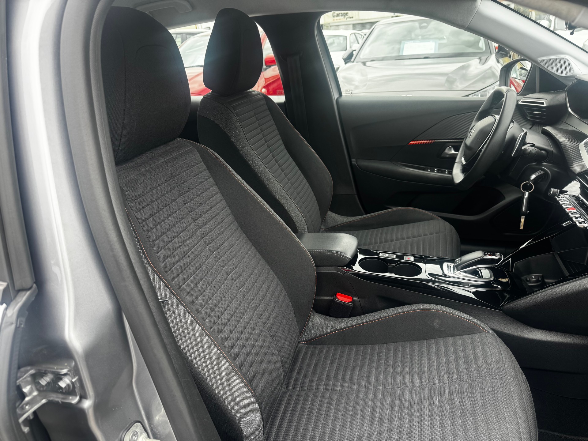 PEUGEOT 208 1.2 PureTech Active Pack EAT8-image-9