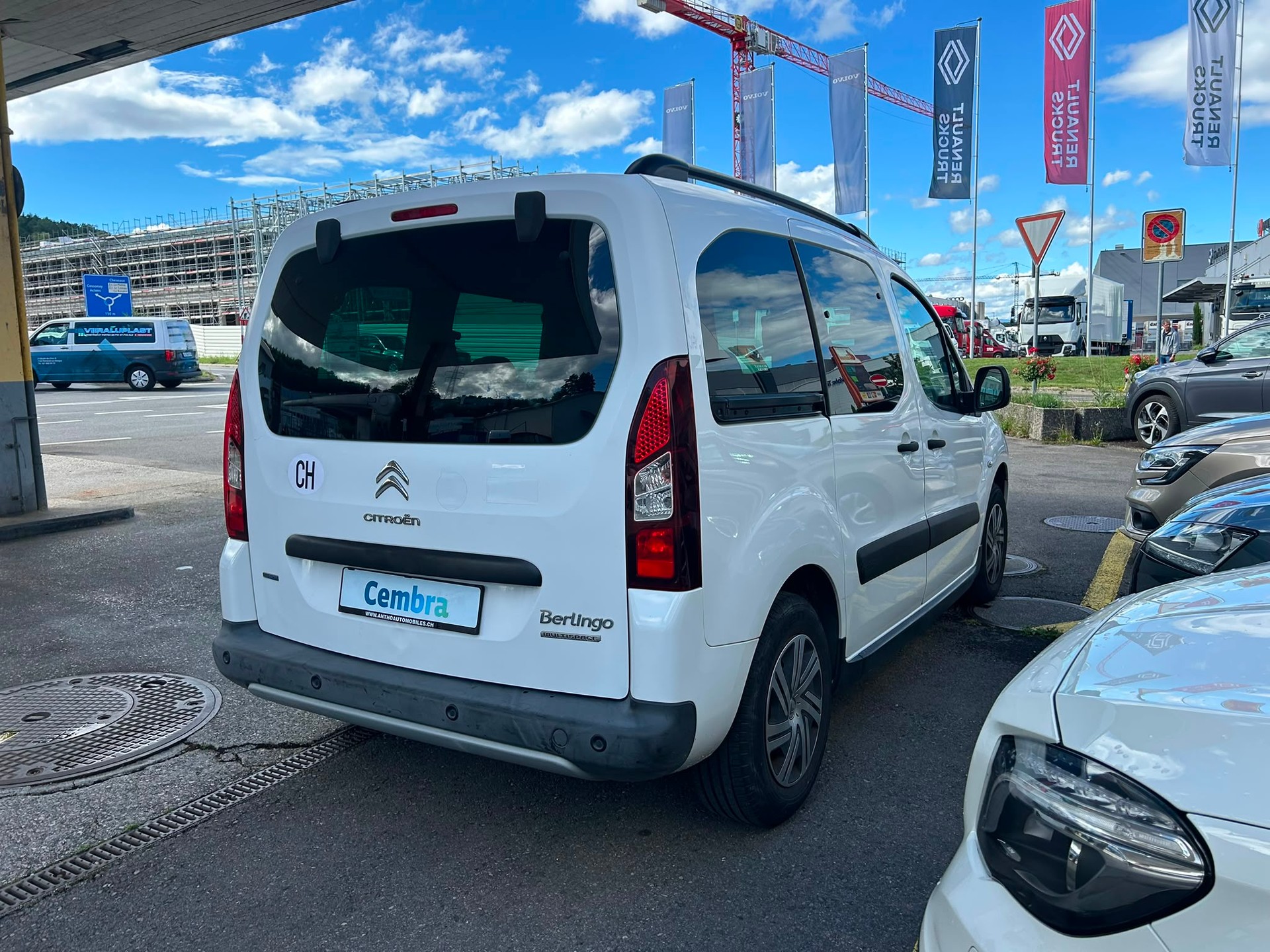 CITROEN Berlingo 1.6 BlueHDi Shine ETG6-image-3