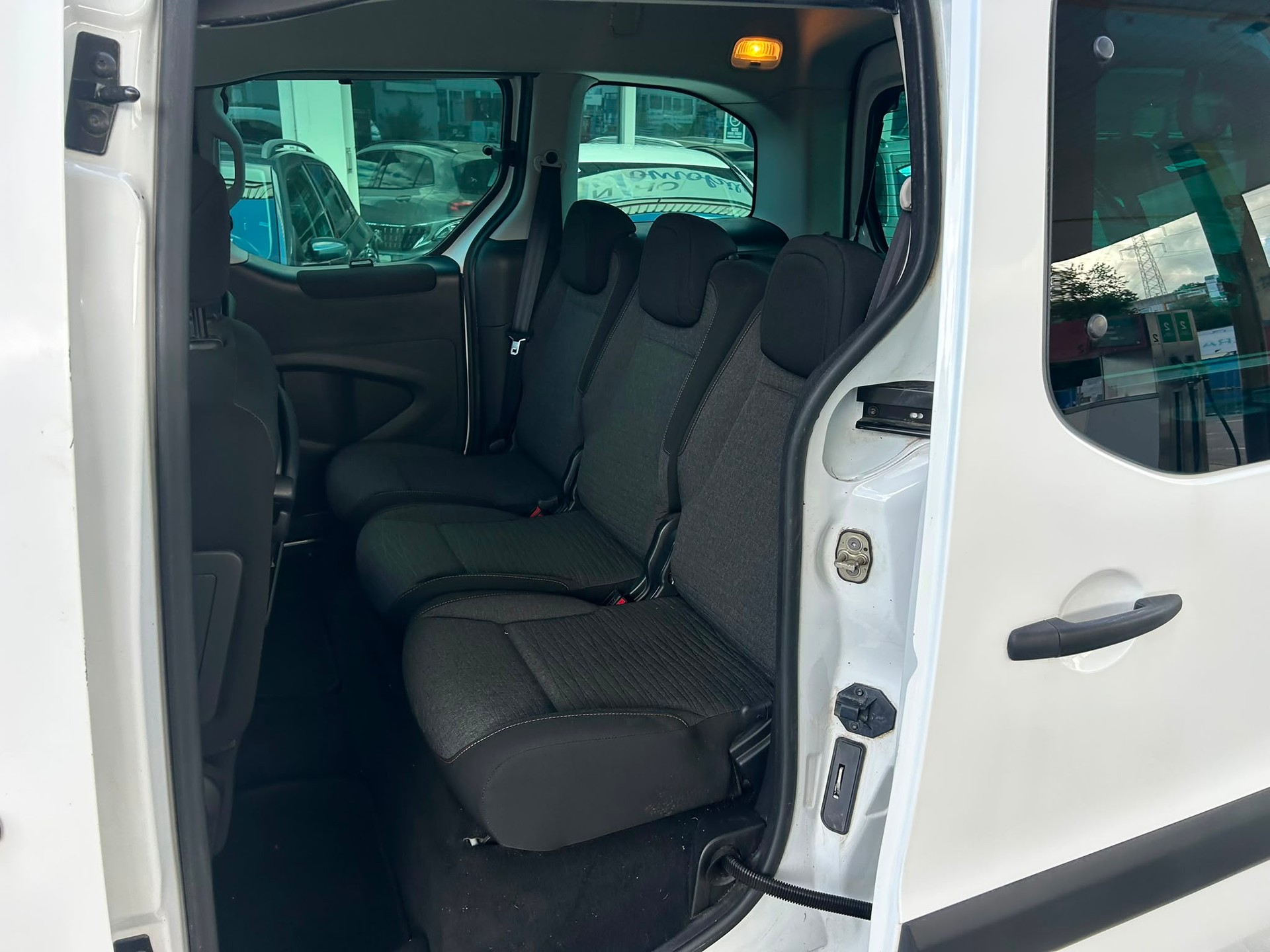 CITROEN Berlingo 1.6 BlueHDi Shine ETG6-image-6