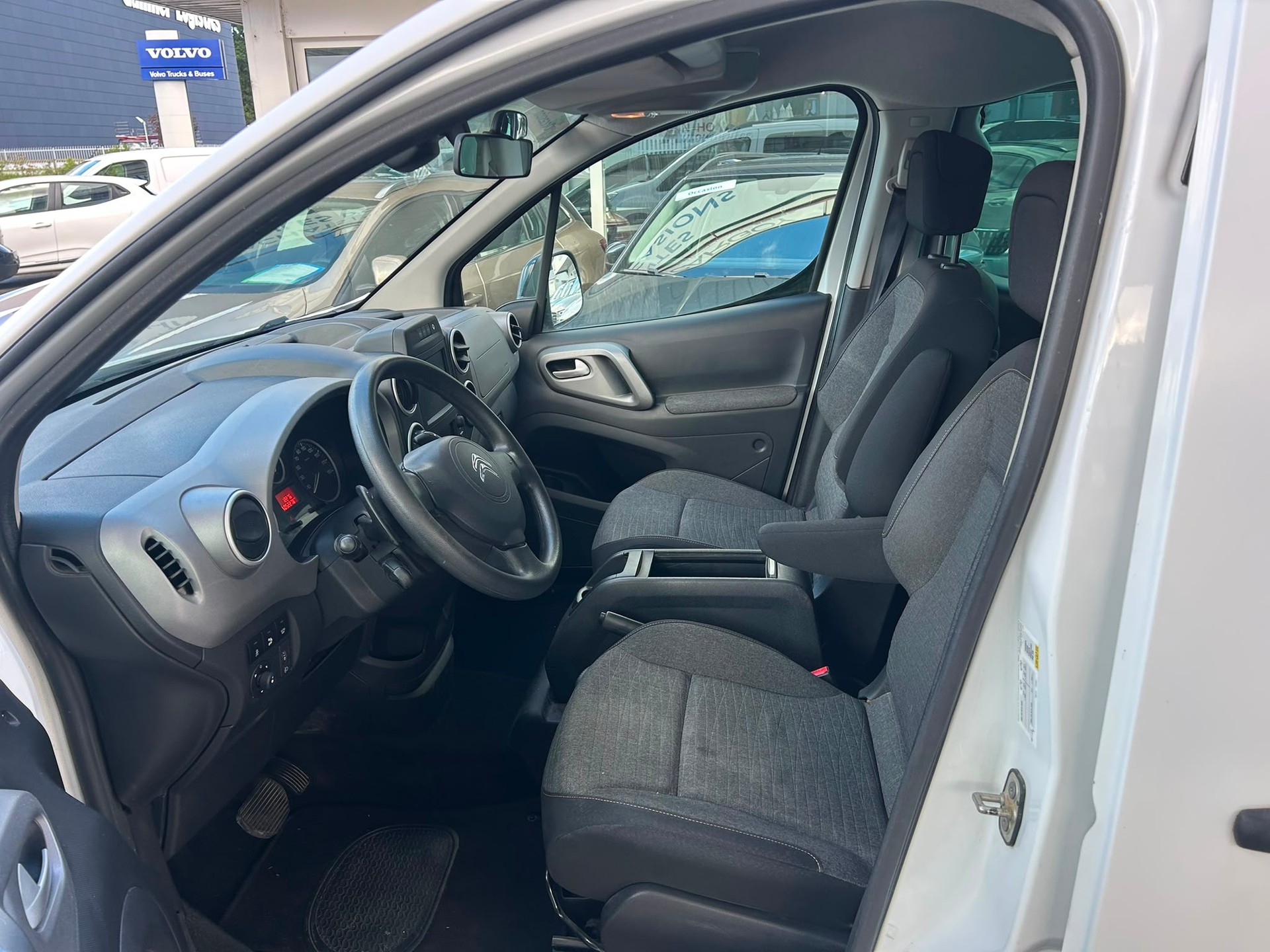 CITROEN Berlingo 1.6 BlueHDi Shine ETG6-image-8